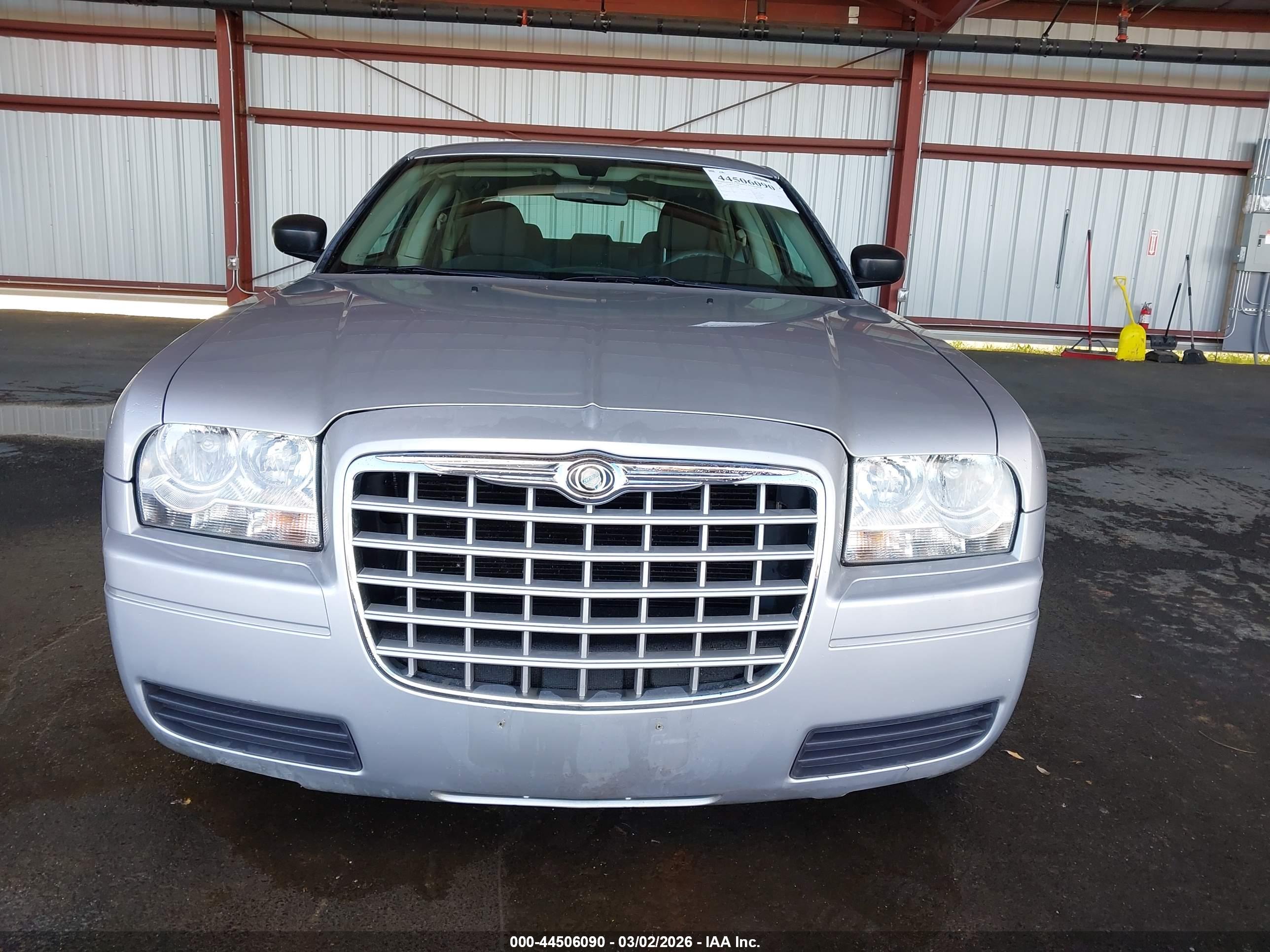 CHRYSLER 300 image 6