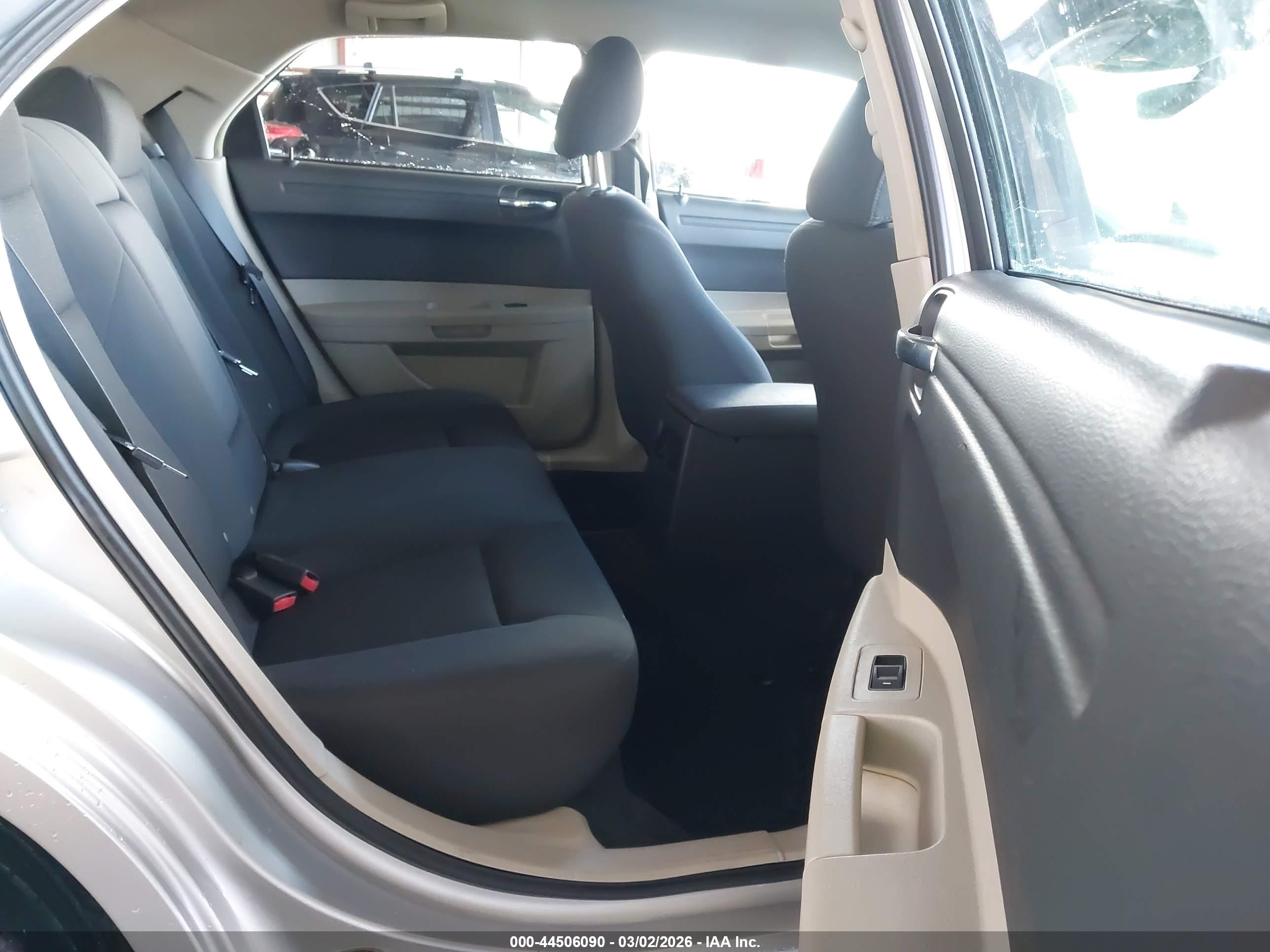 CHRYSLER 300 image 8
