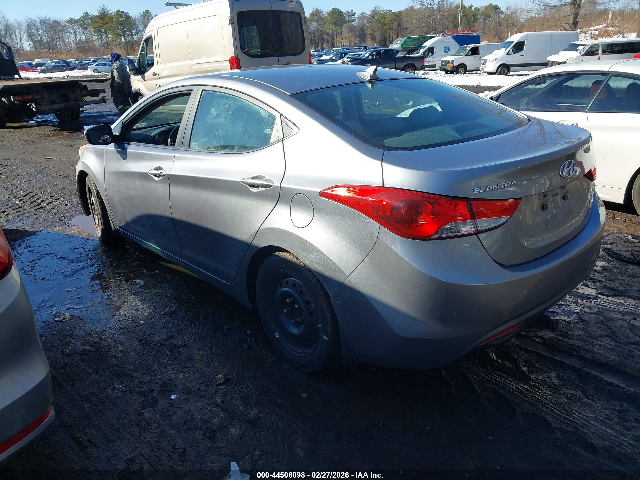 HYUNDAI ELANTRA image 3