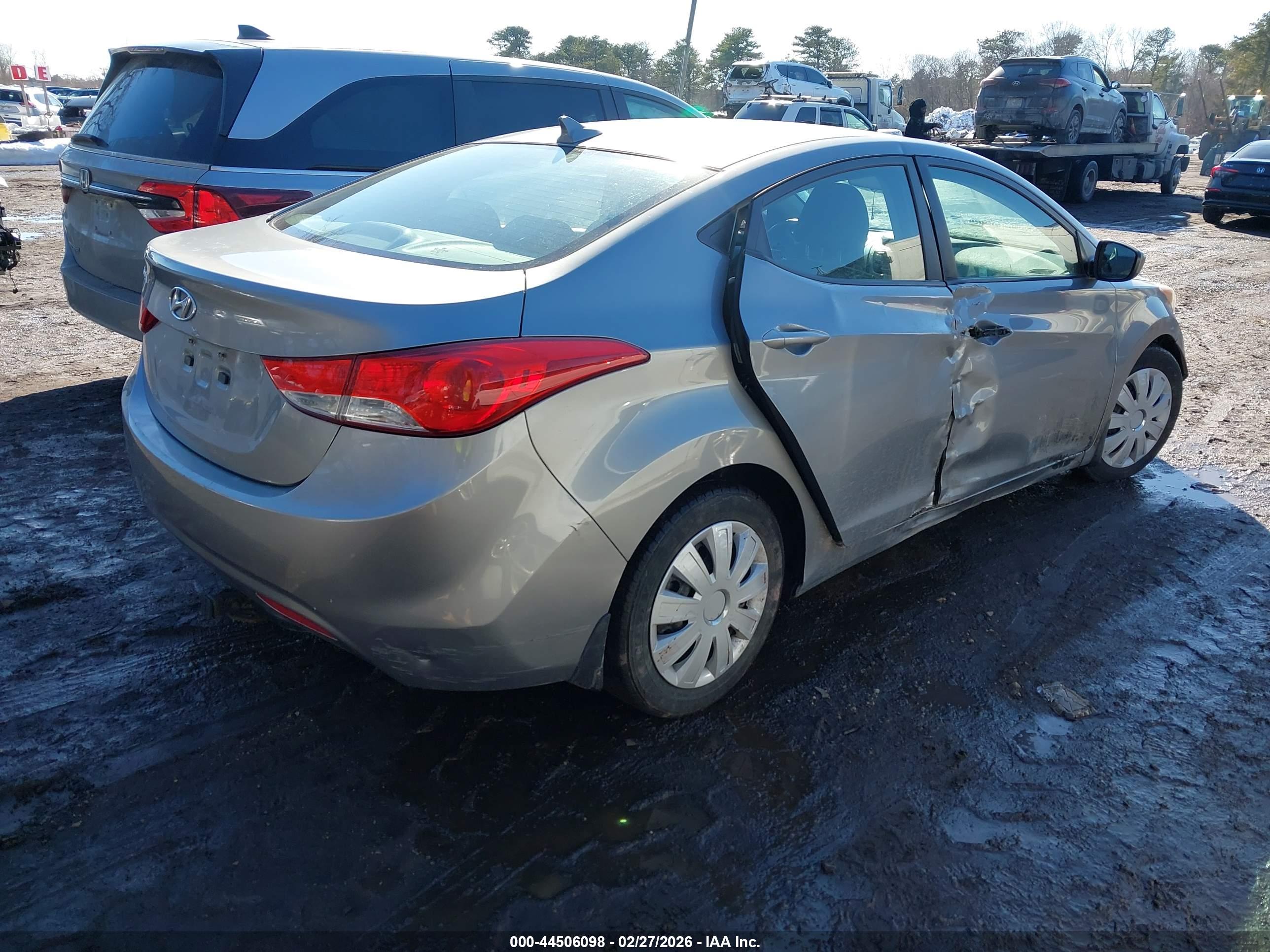 HYUNDAI ELANTRA image 4