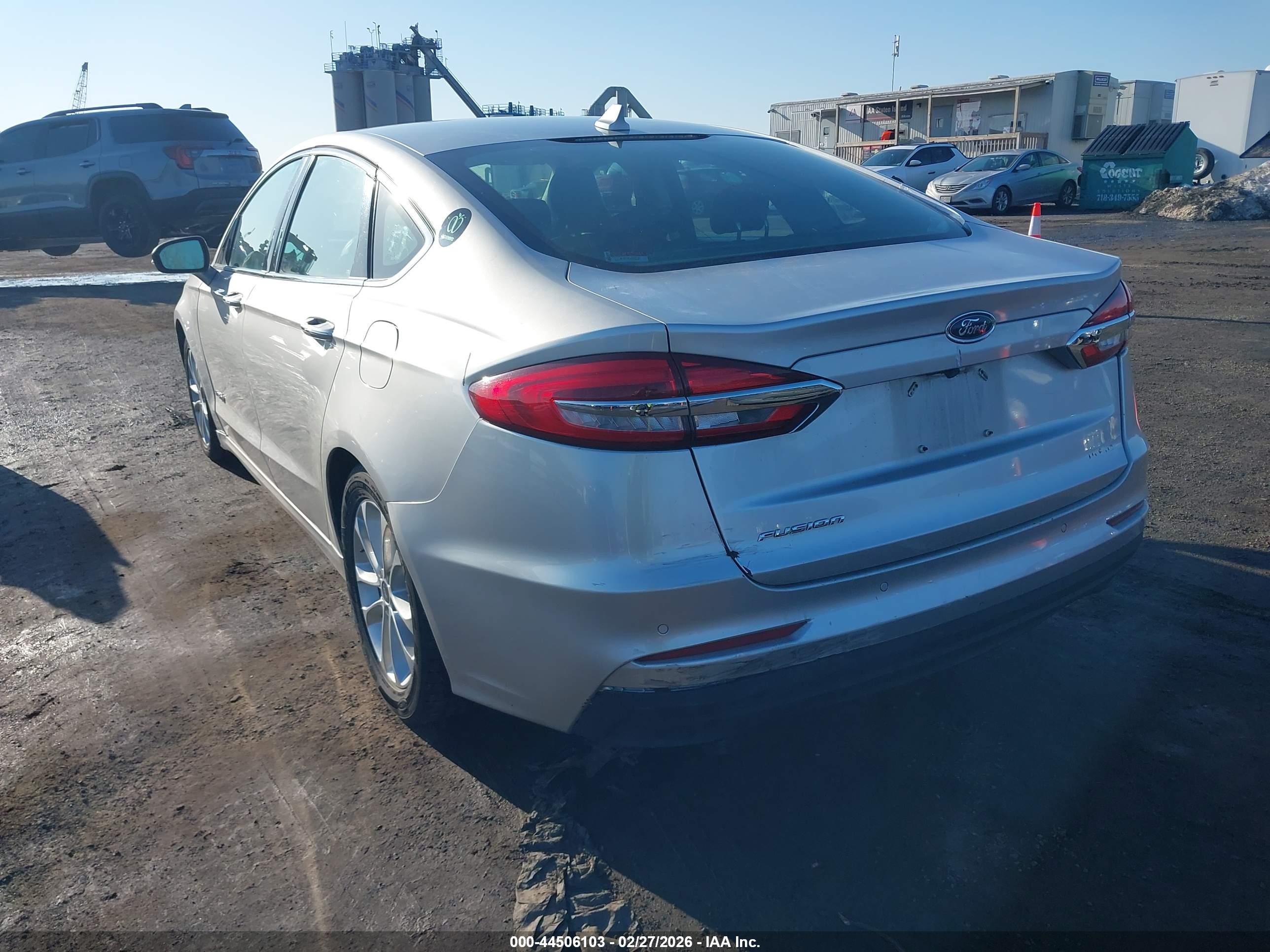 FORD FUSION image 6