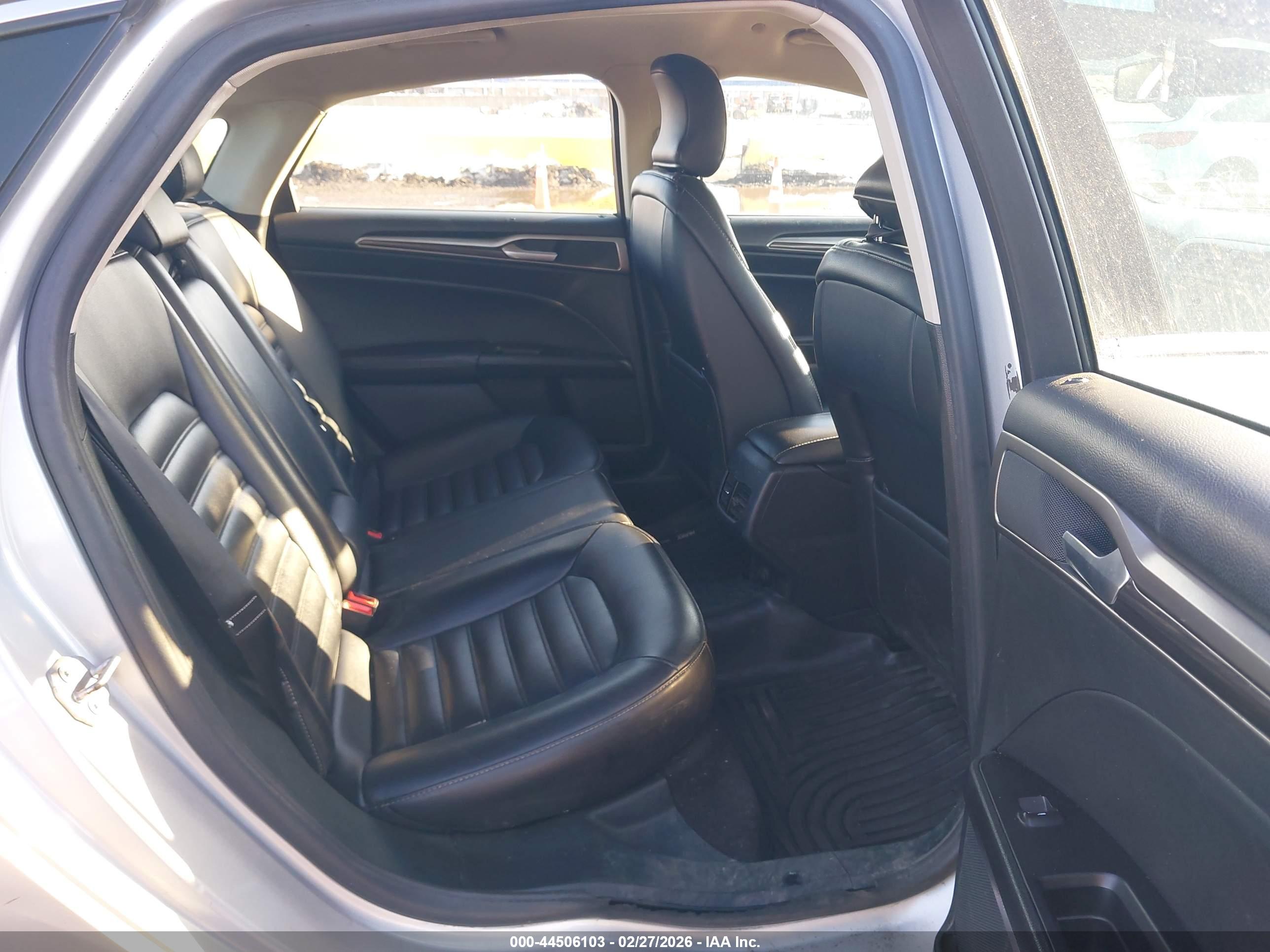 FORD FUSION image 8
