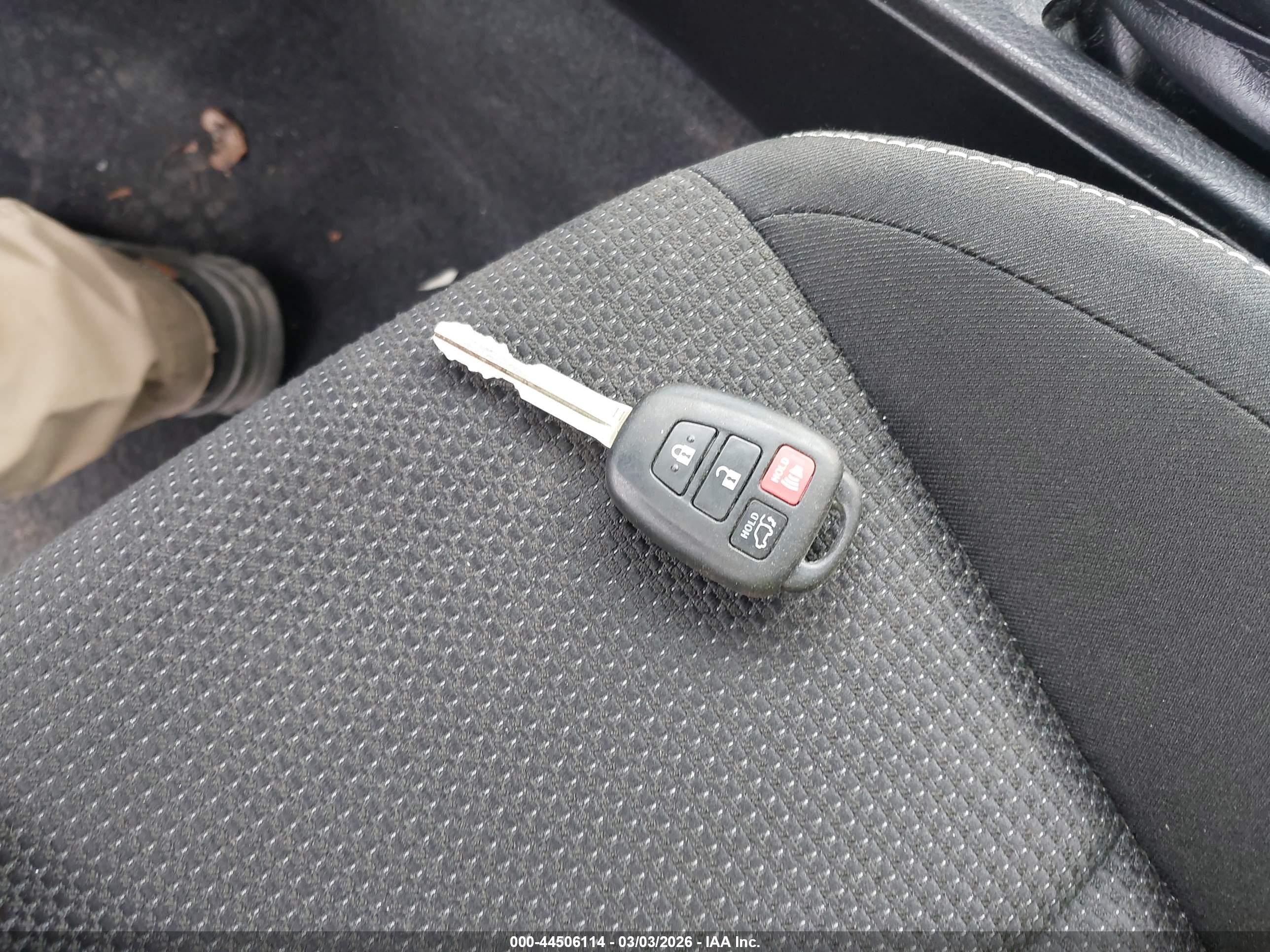 TOYOTA RAV4 image 11