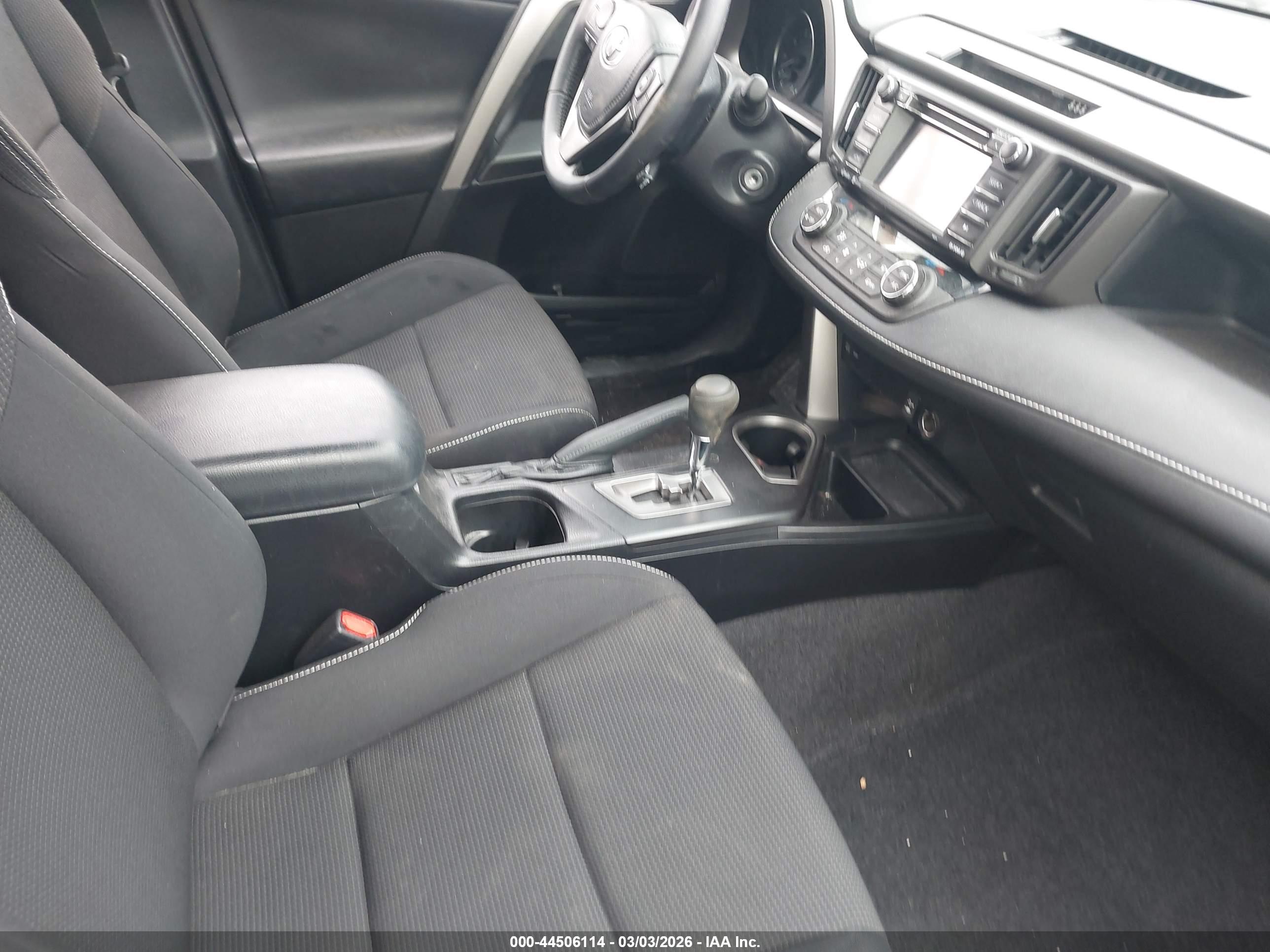 TOYOTA RAV4 image 5