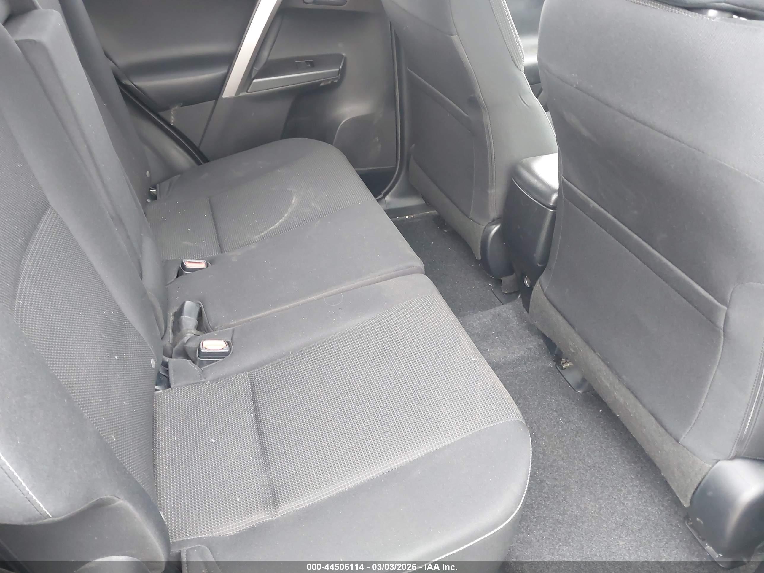TOYOTA RAV4 image 8