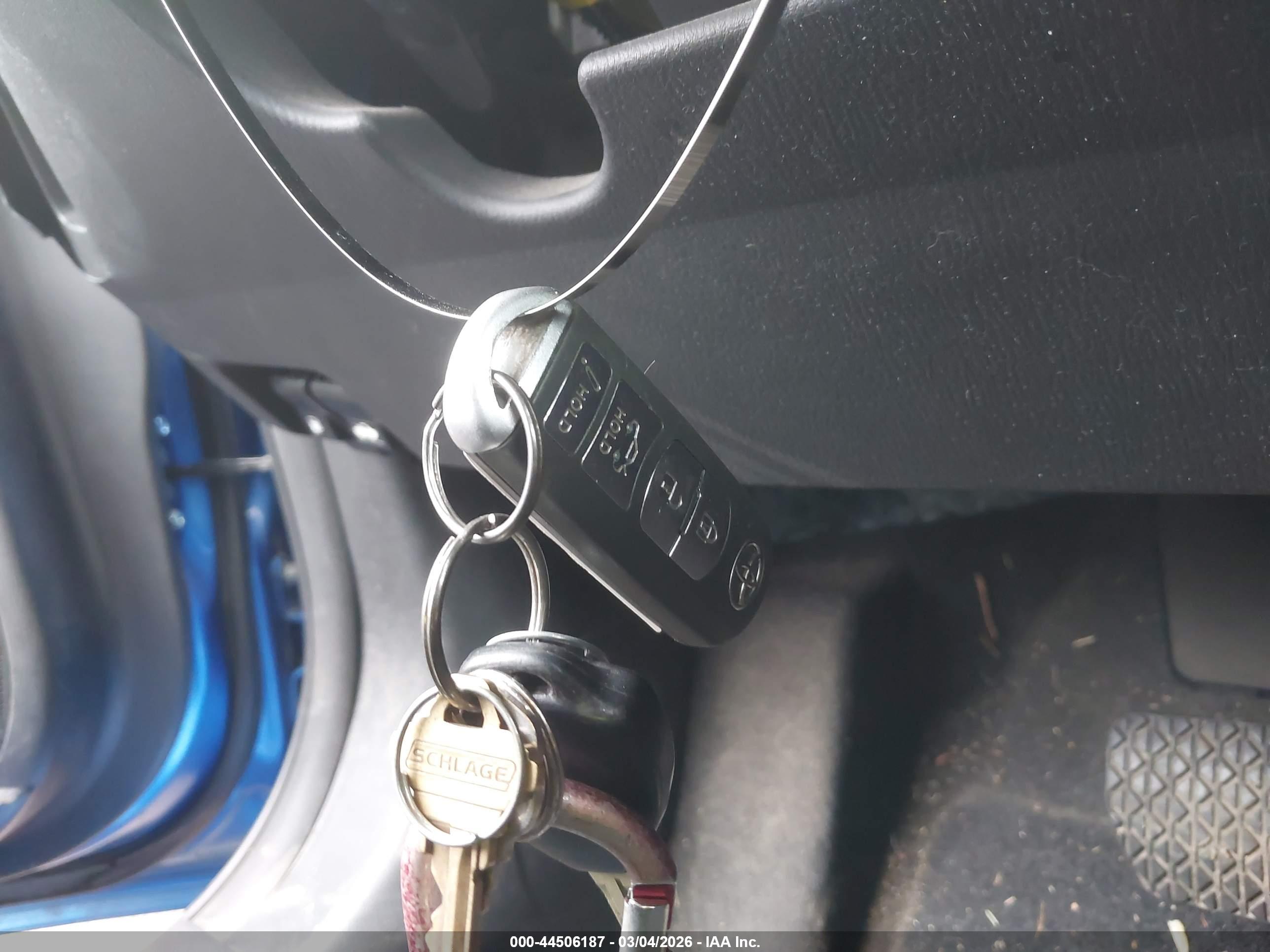 TOYOTA YARIS image 11