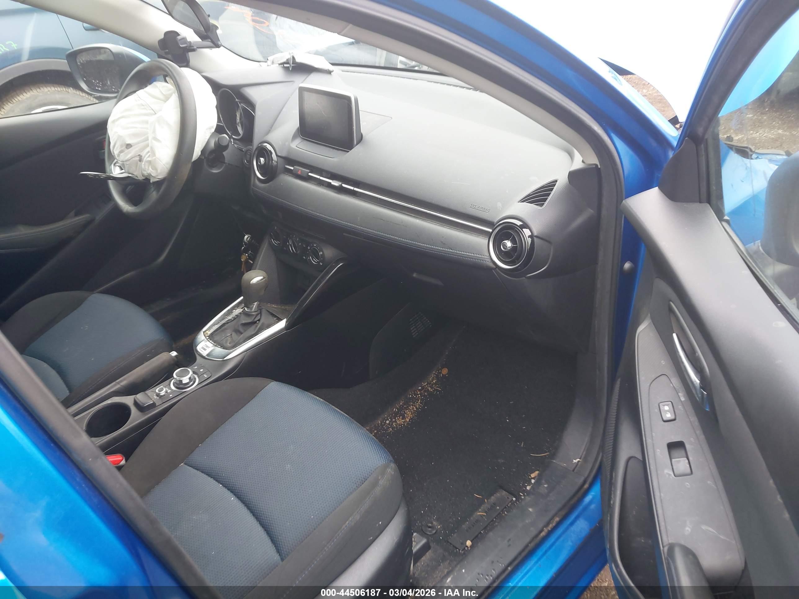 TOYOTA YARIS image 5