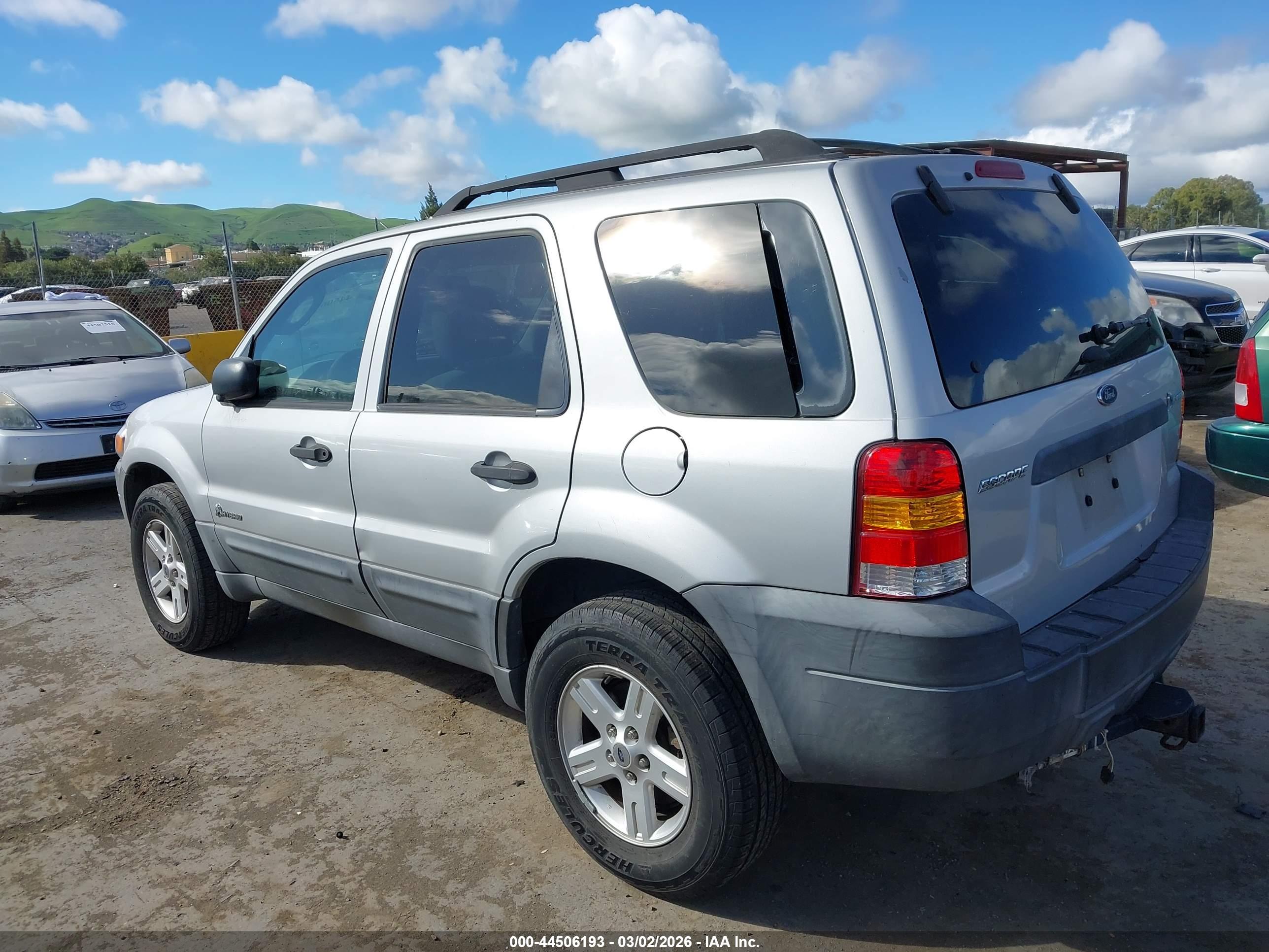 FORD ESCAPE image 3