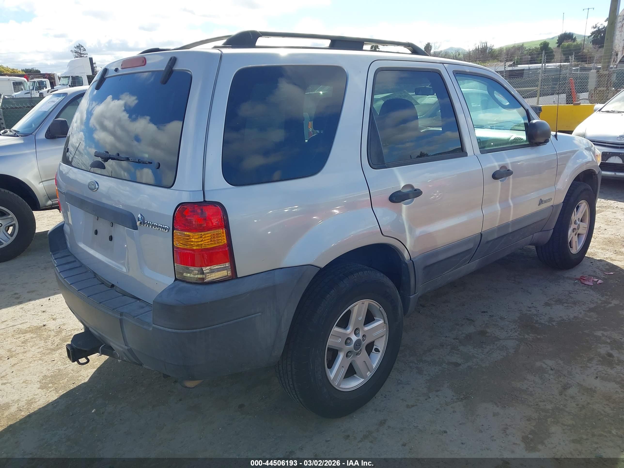 FORD ESCAPE image 4