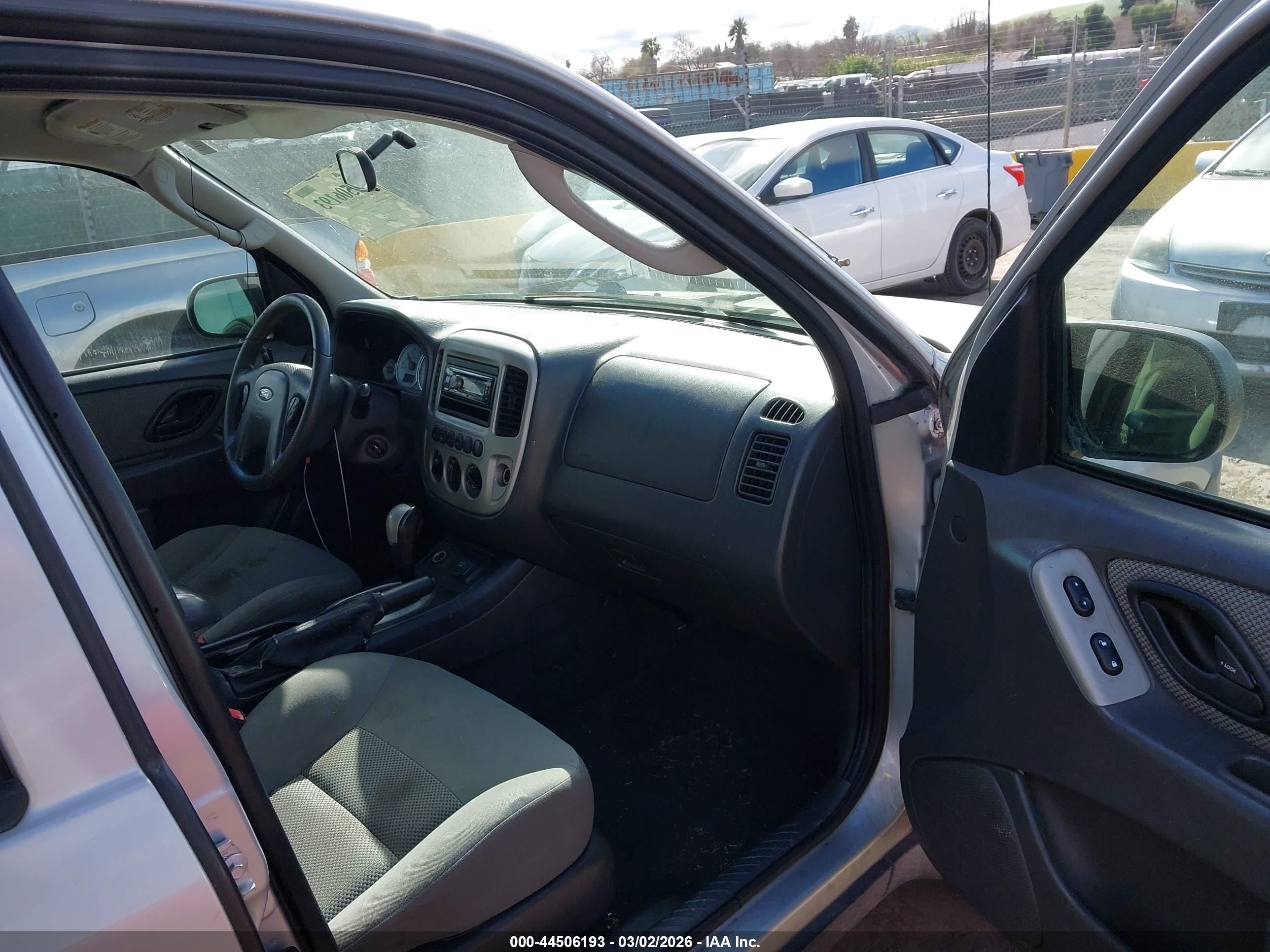FORD ESCAPE image 5