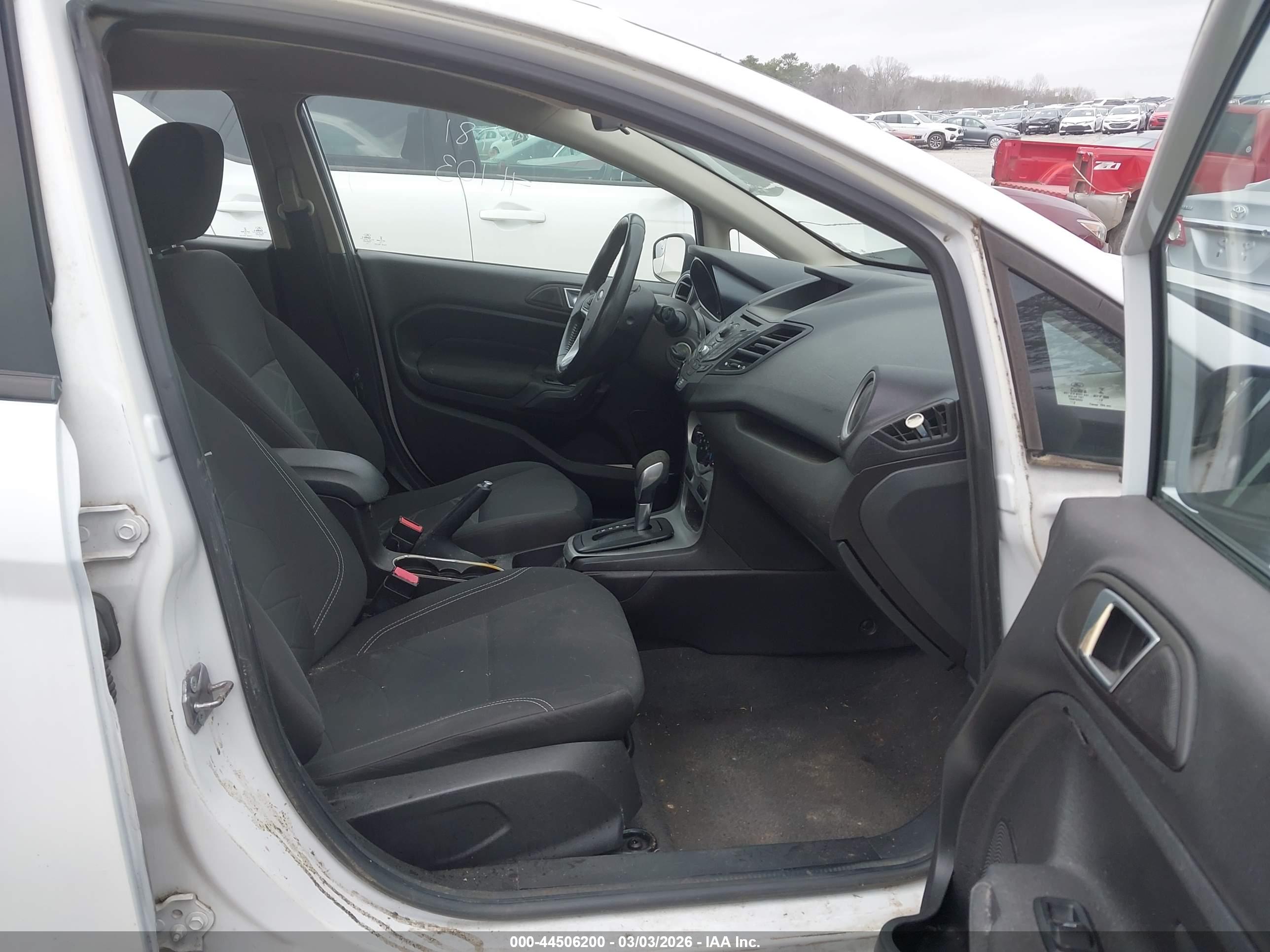 FORD FIESTA image 5