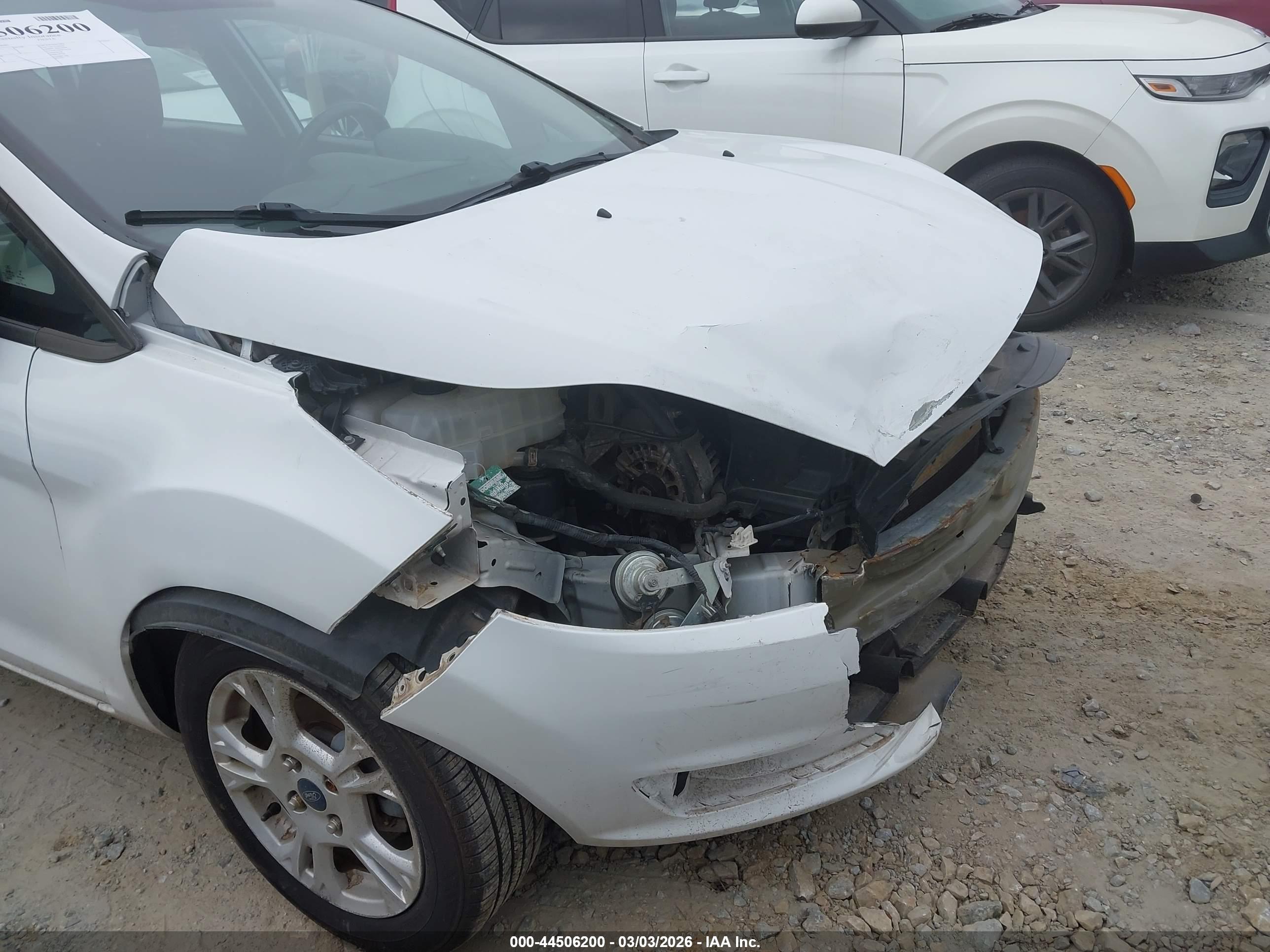 FORD FIESTA image 6