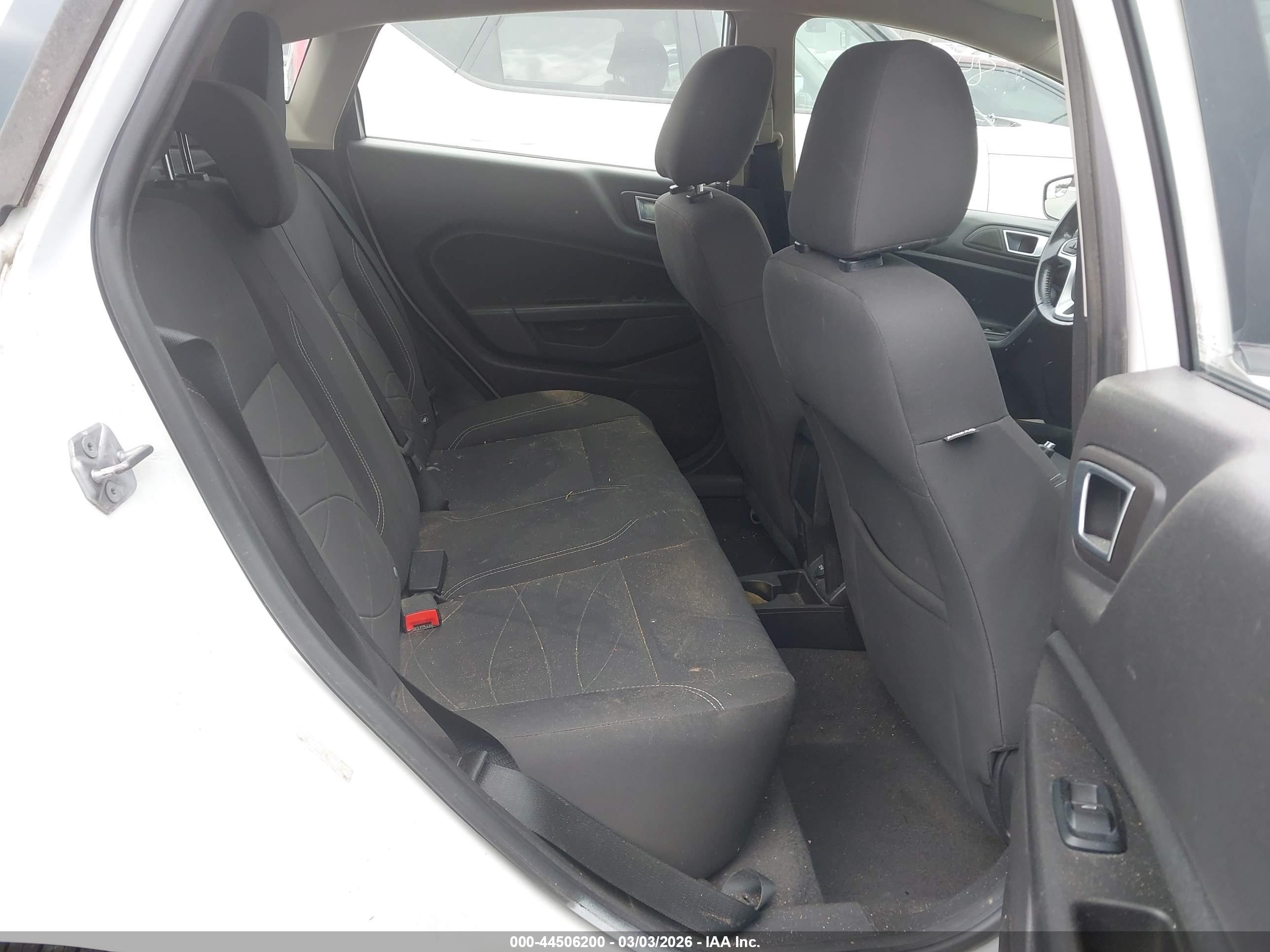 FORD FIESTA image 8