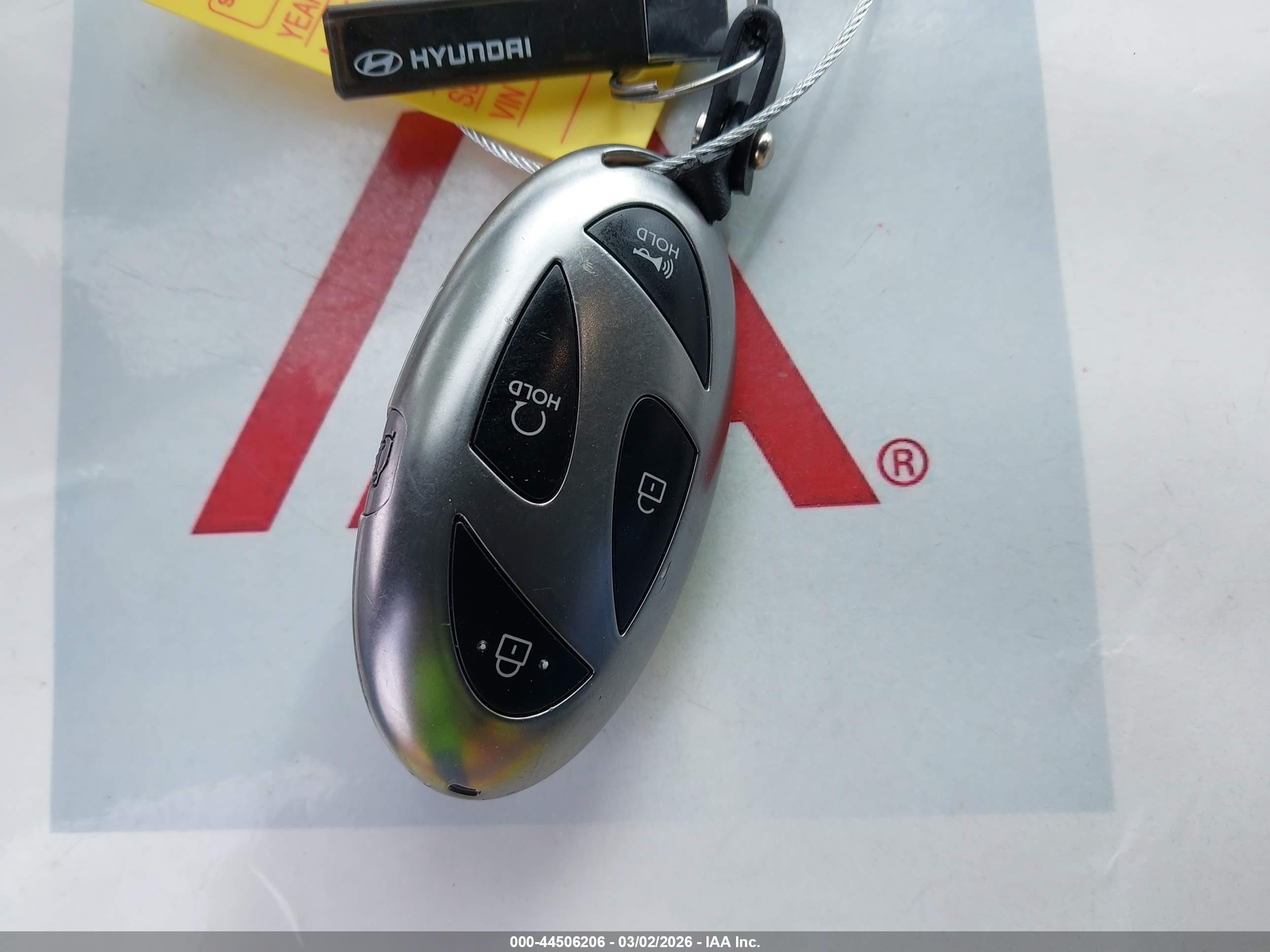HYUNDAI SANTA image 11
