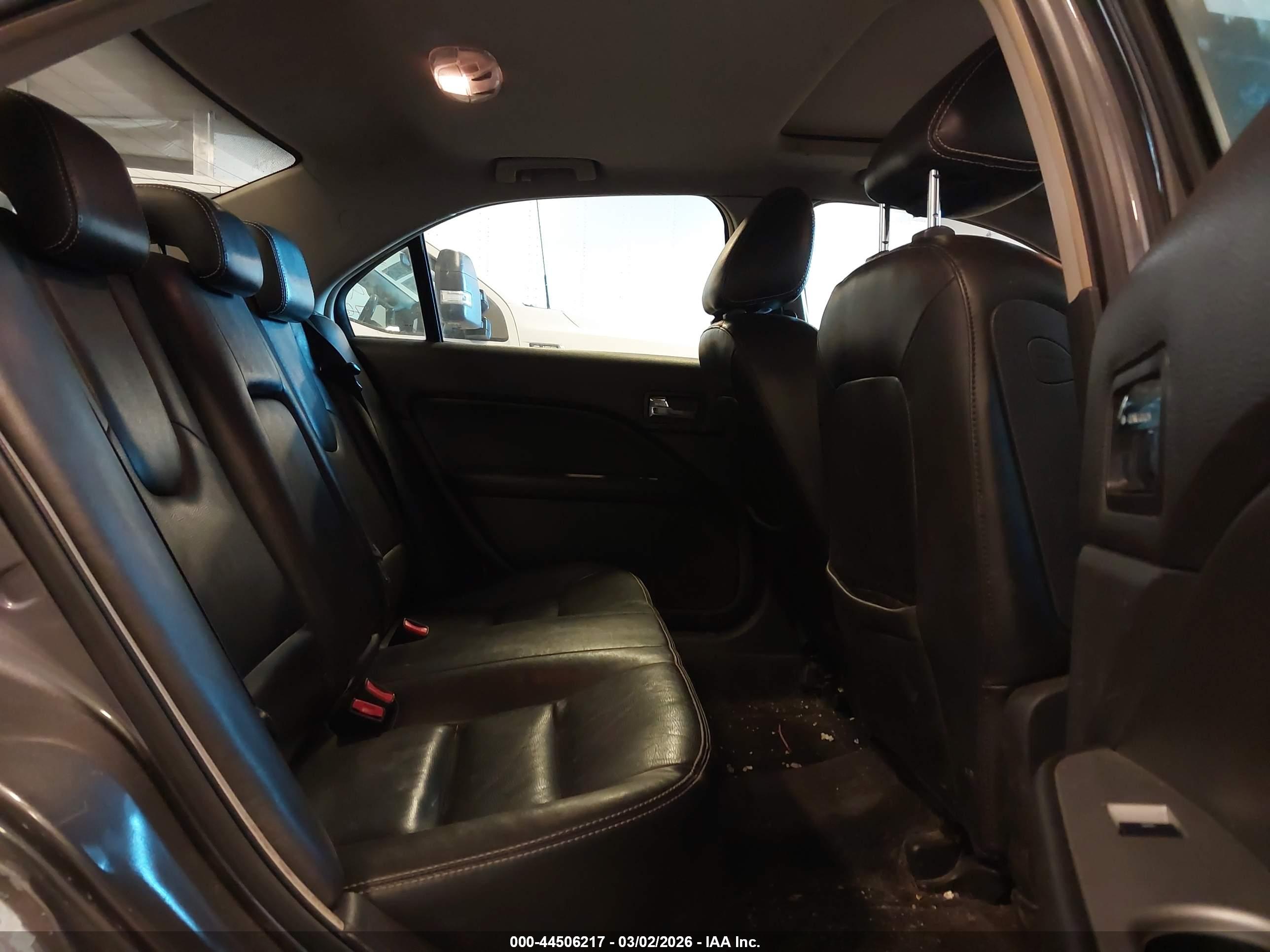 FORD FUSION image 8