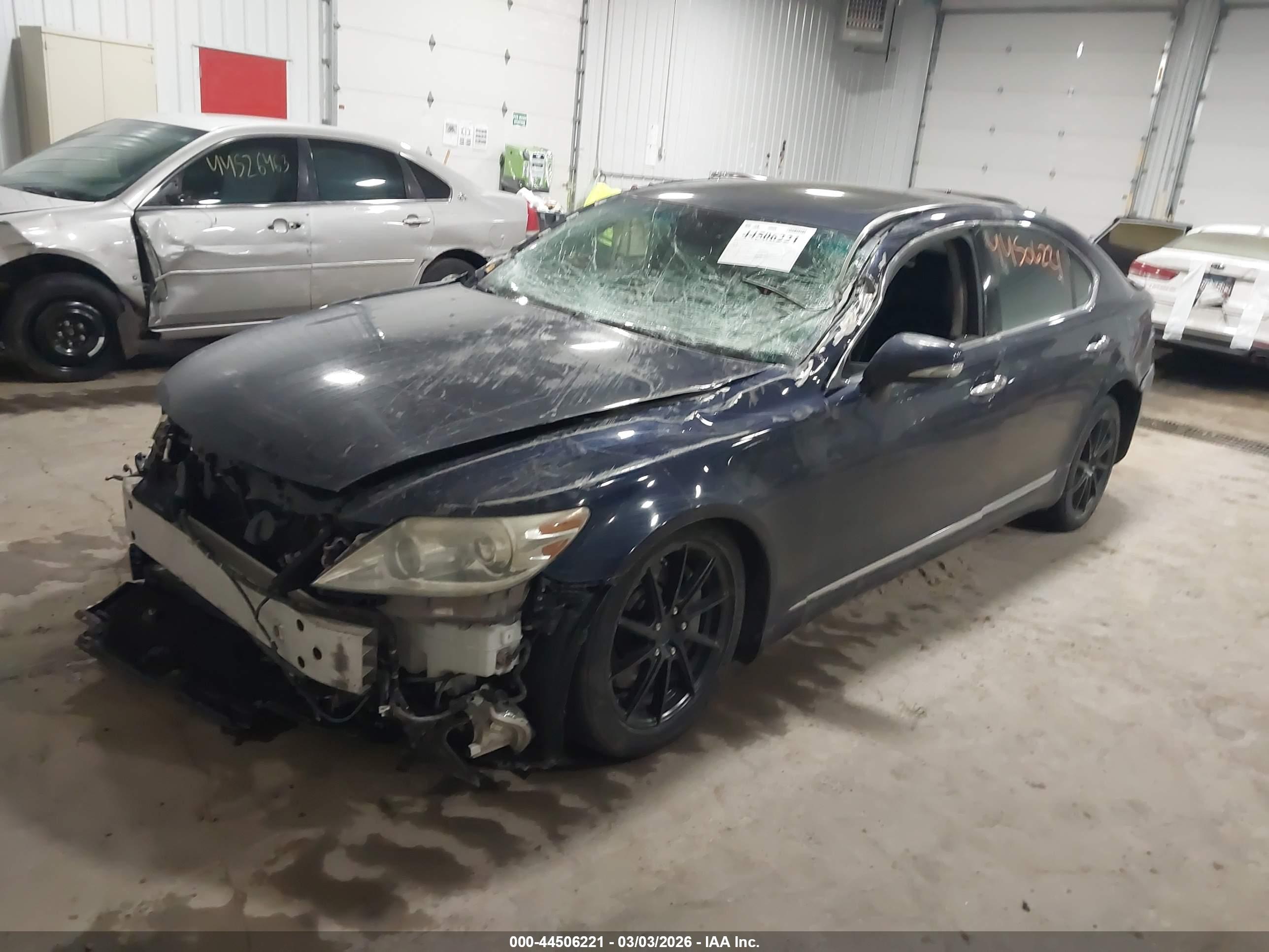 LEXUS LS image 2