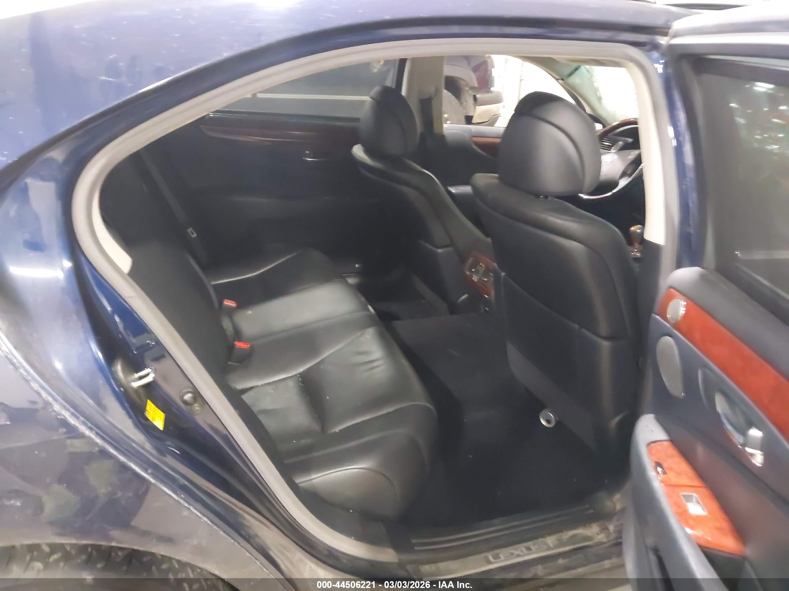 LEXUS LS image 8