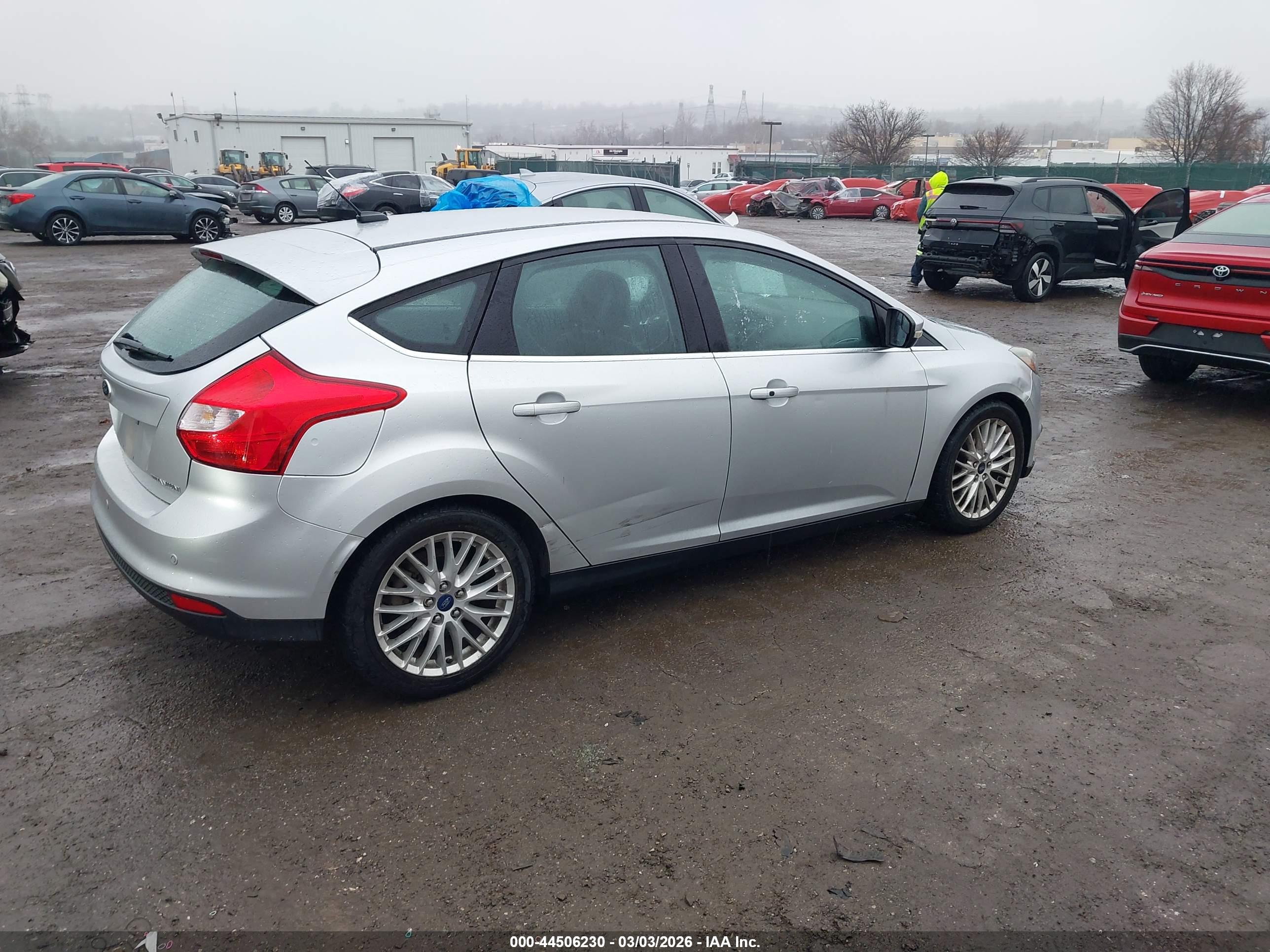 FORD FOCUS image 4