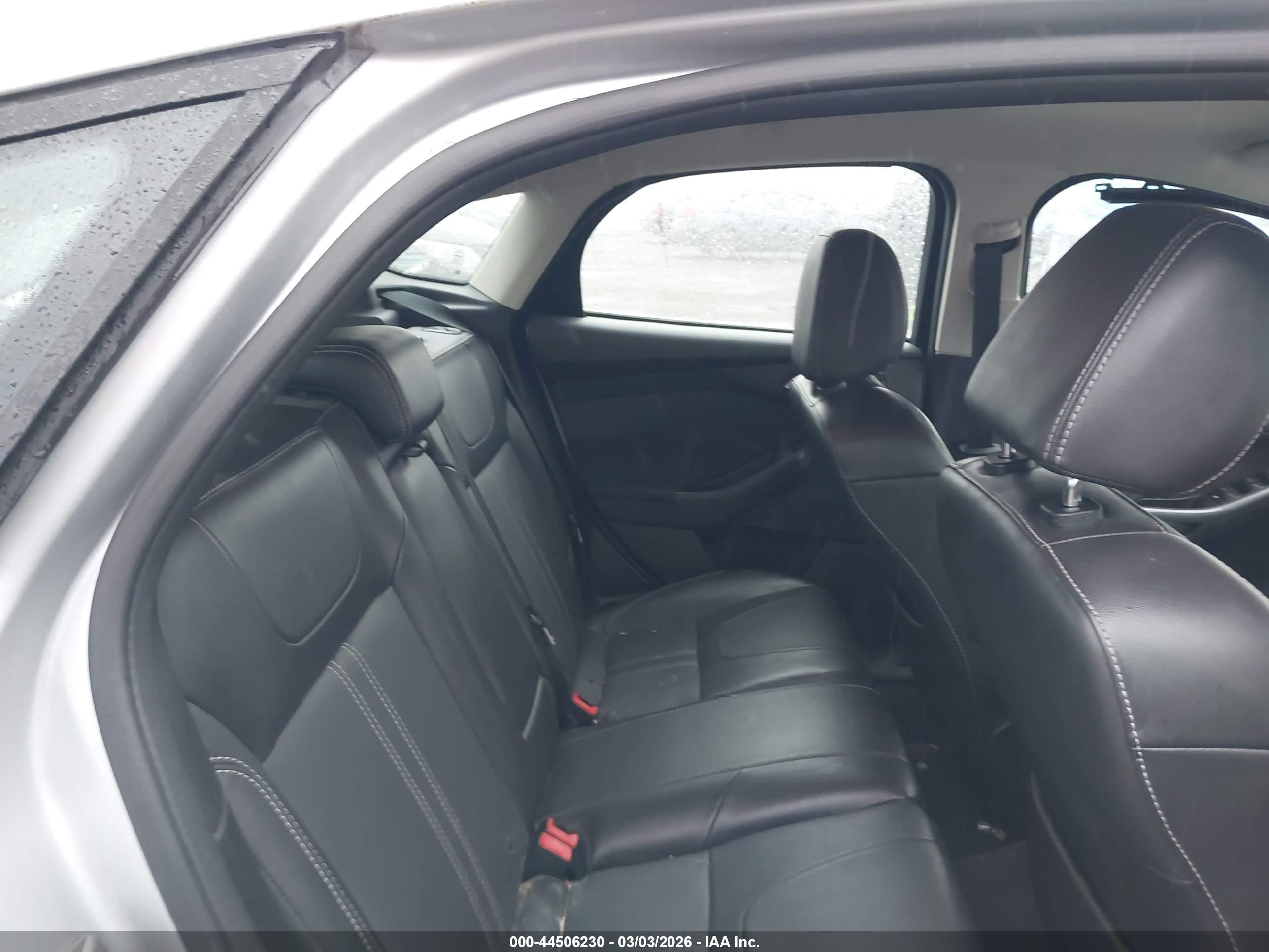 FORD FOCUS image 8