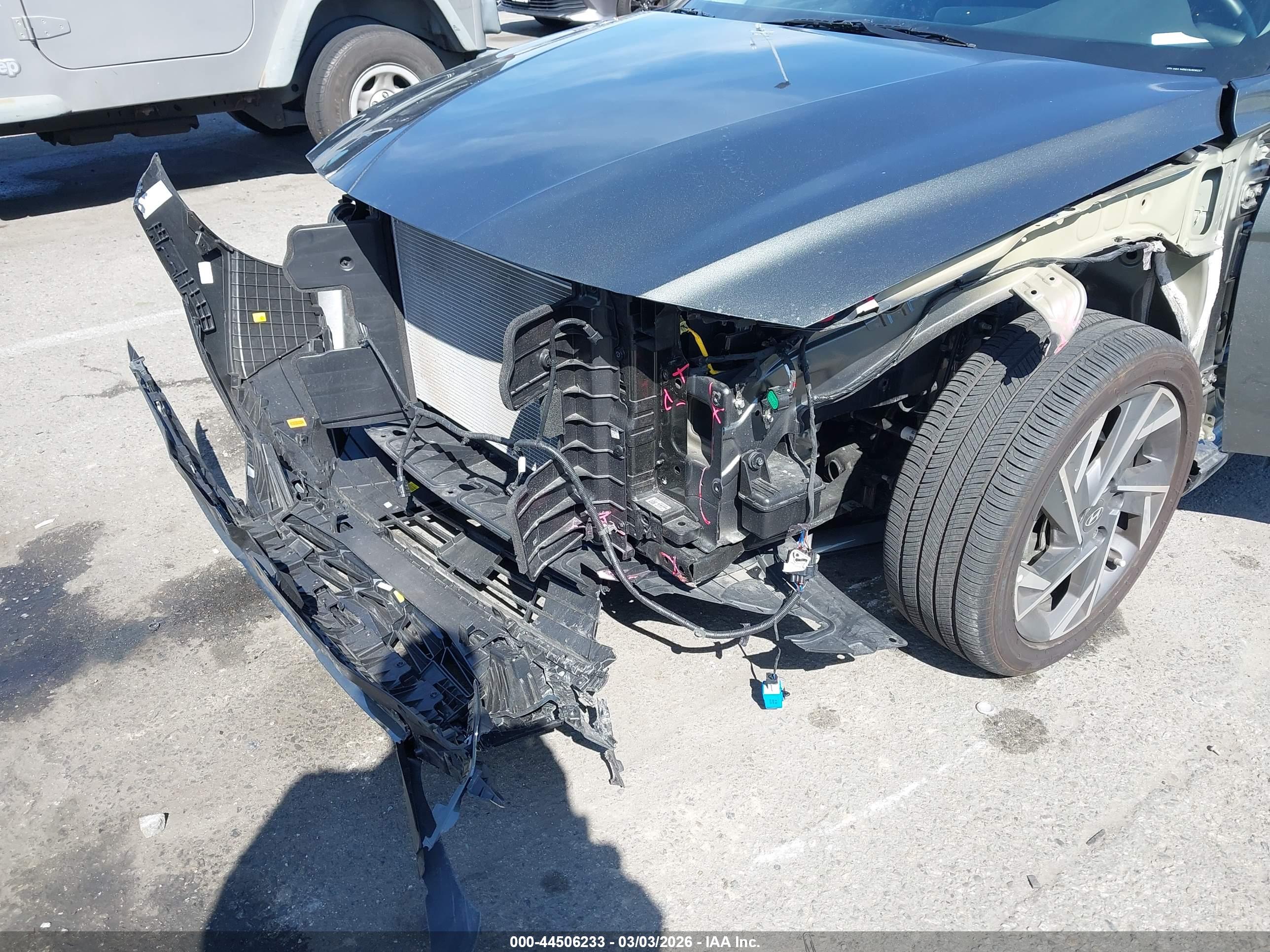 HYUNDAI ELANTRA image 6