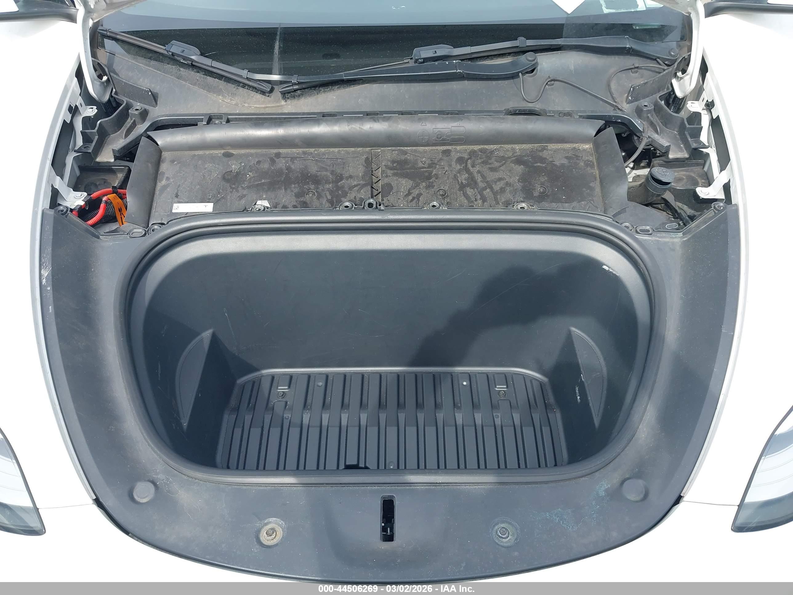 TESLA MODEL image 10