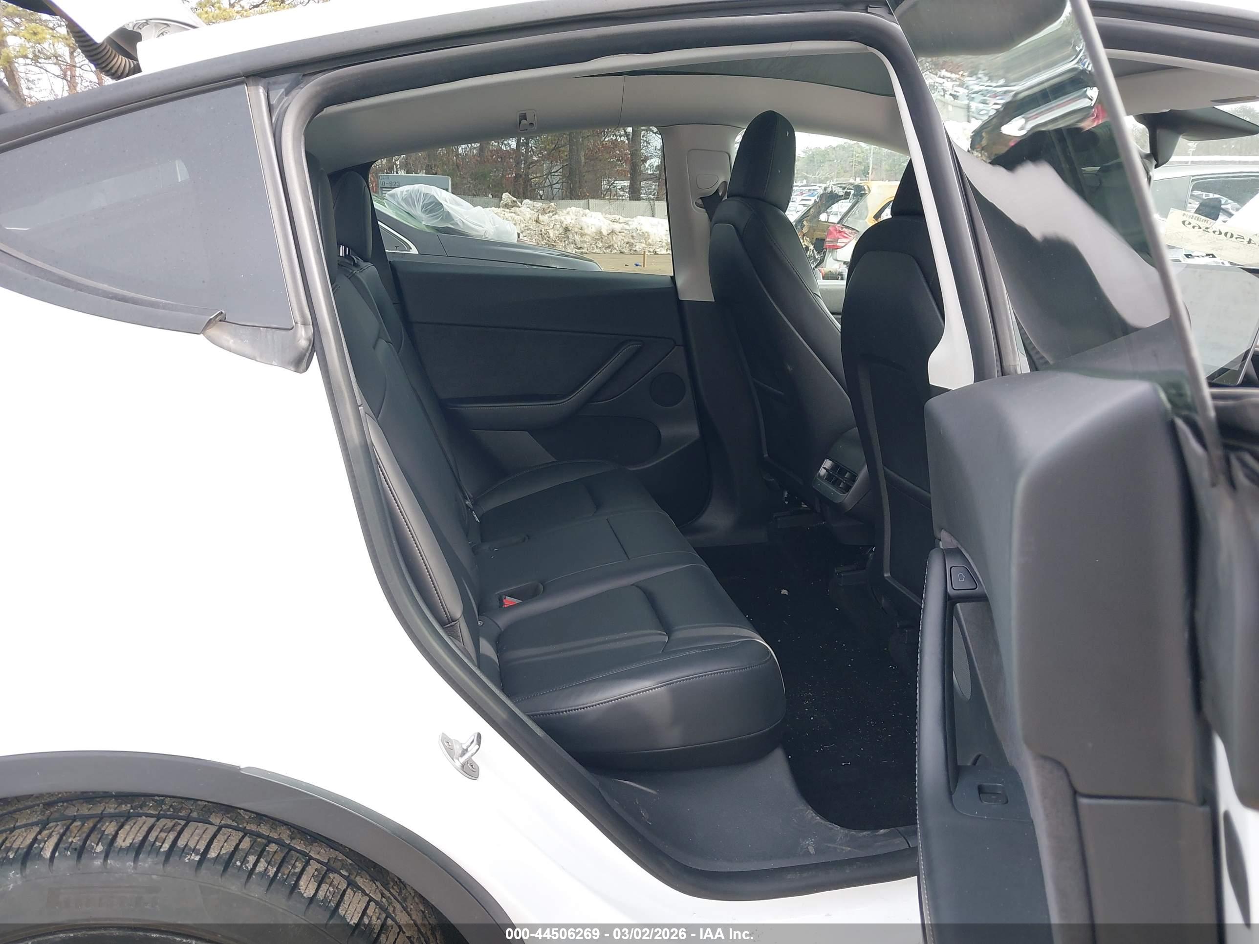 TESLA MODEL image 8