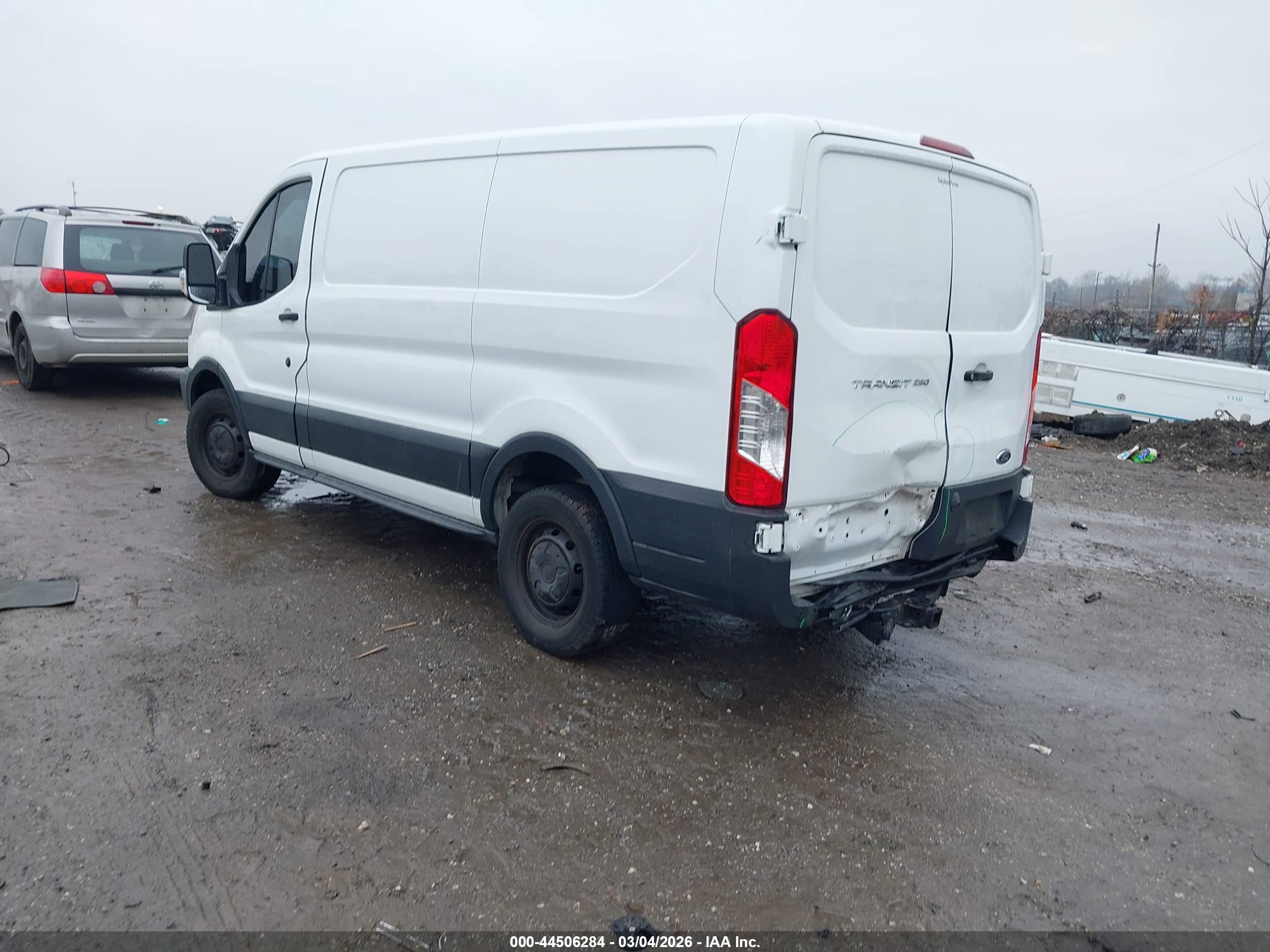FORD TRANSIT-250 image 3