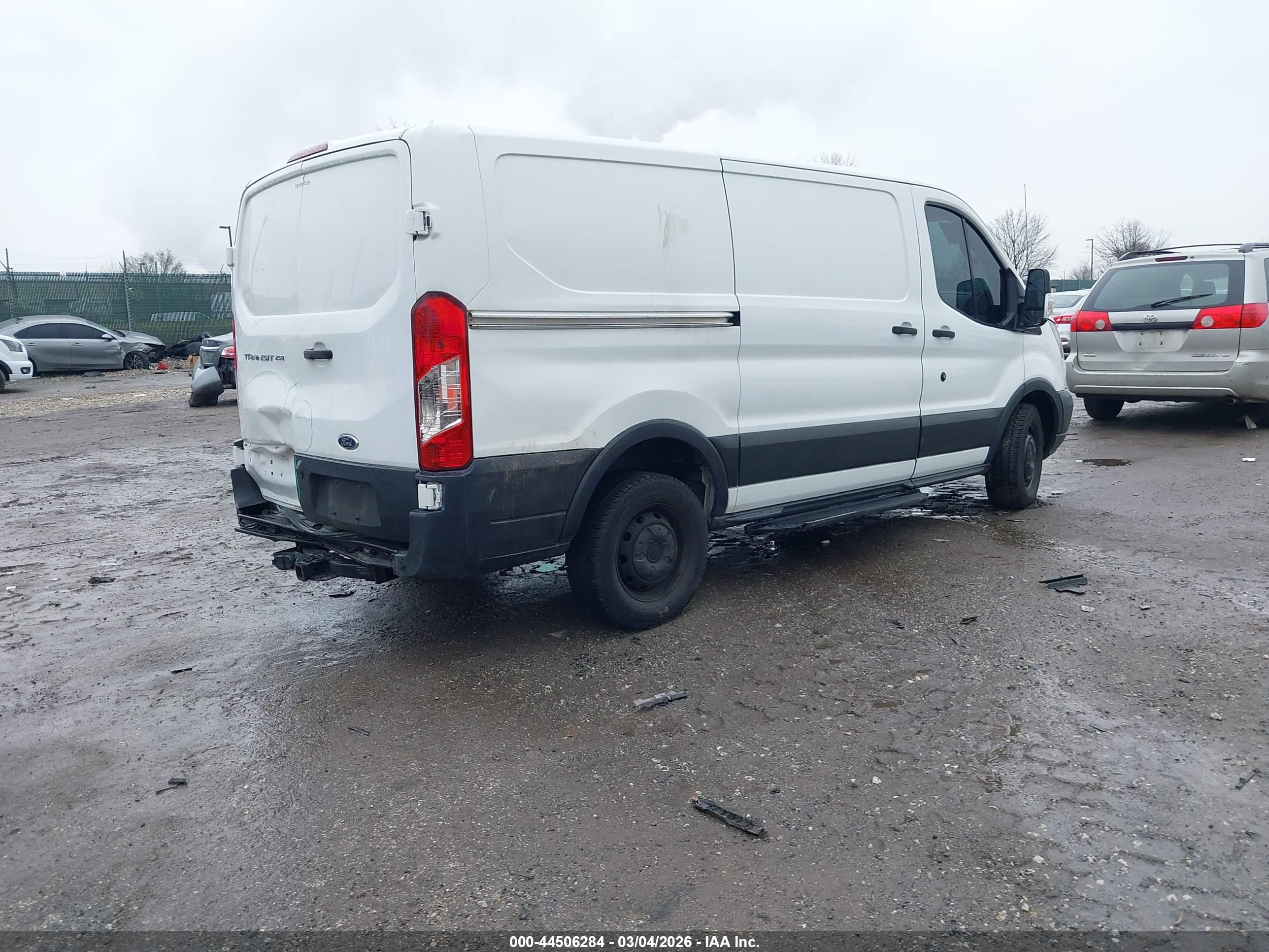 FORD TRANSIT-250 image 4