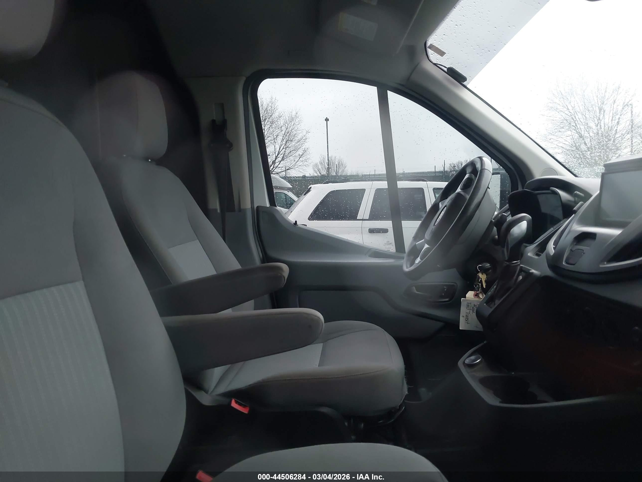 FORD TRANSIT-250 image 5