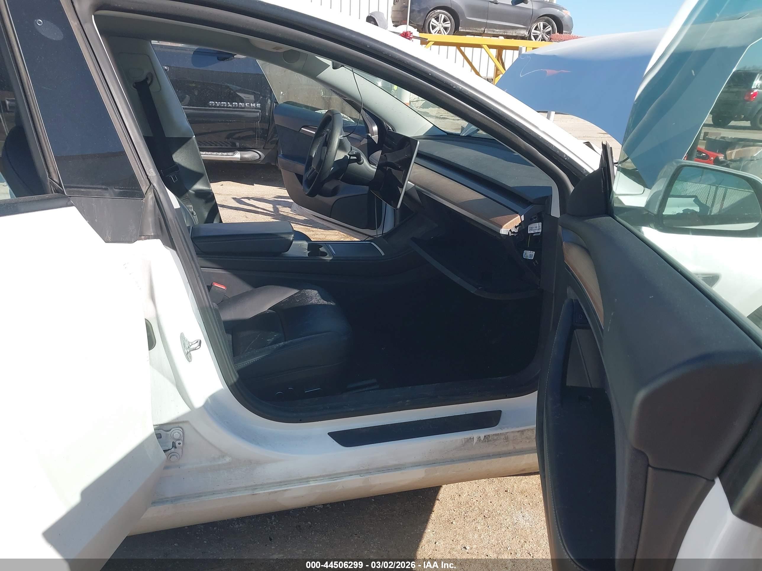 TESLA MODEL image 5