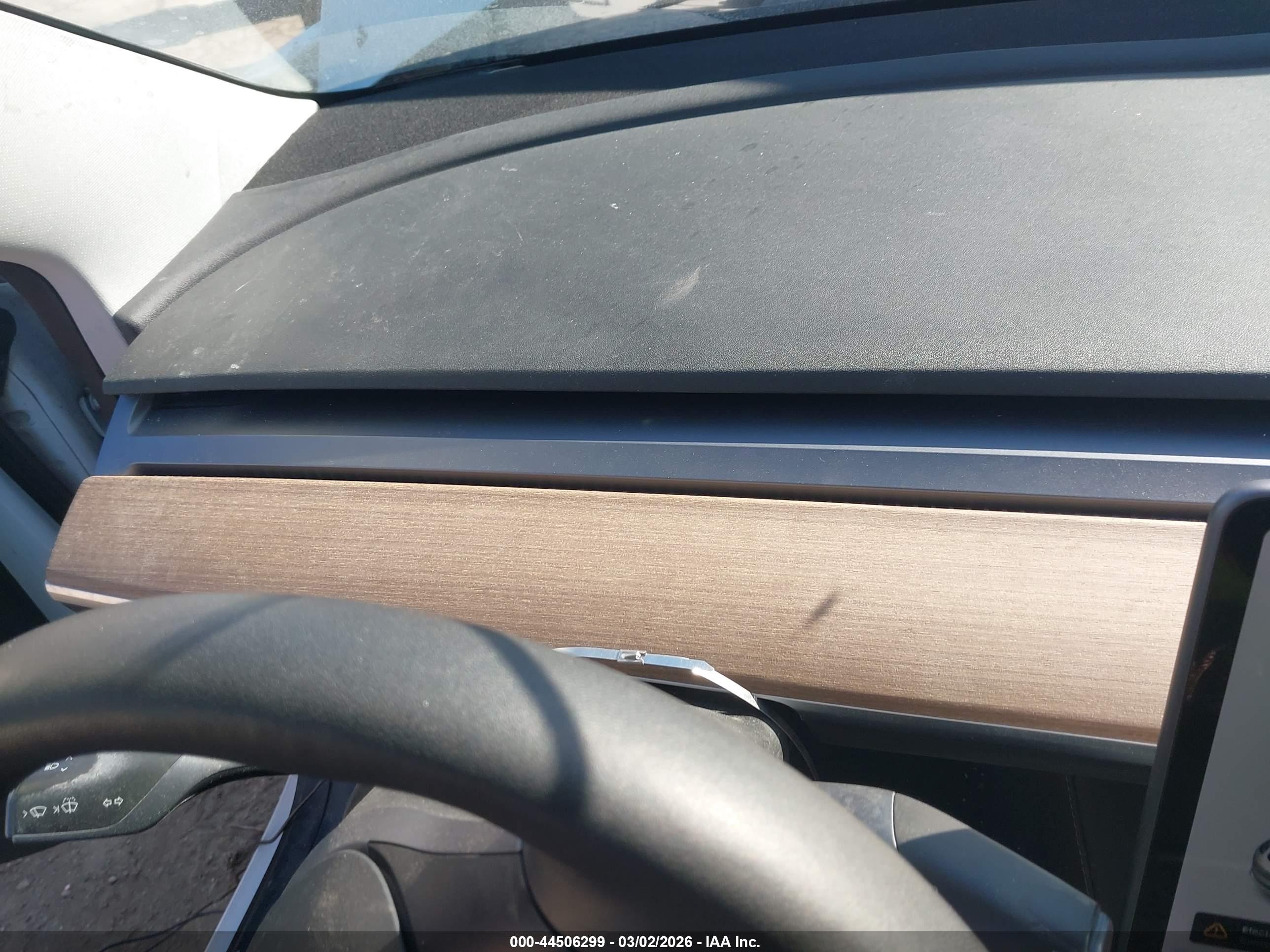 TESLA MODEL image 7
