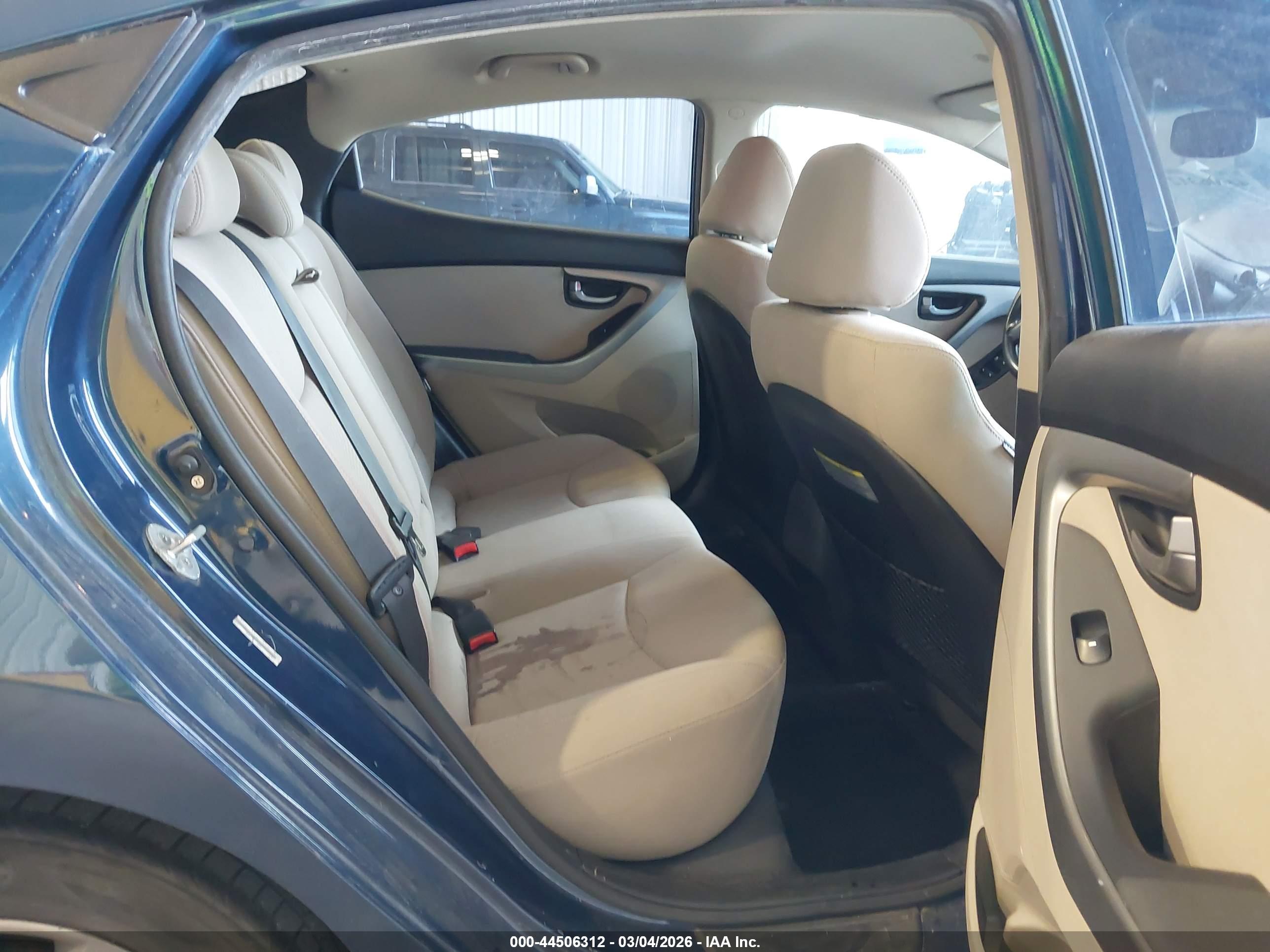 HYUNDAI ELANTRA image 8