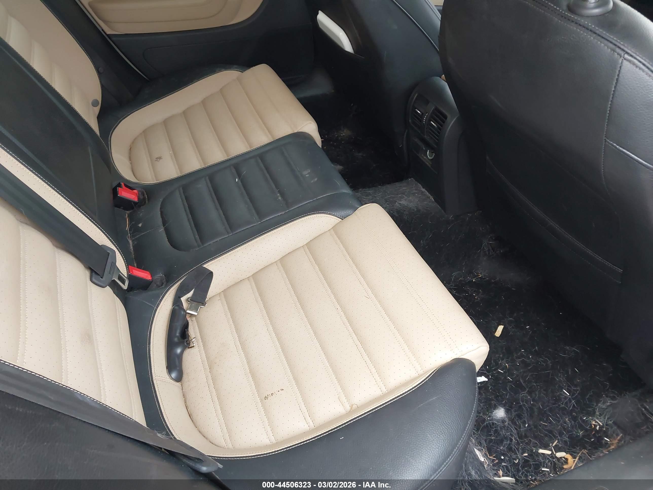 VOLKSWAGEN CC image 8