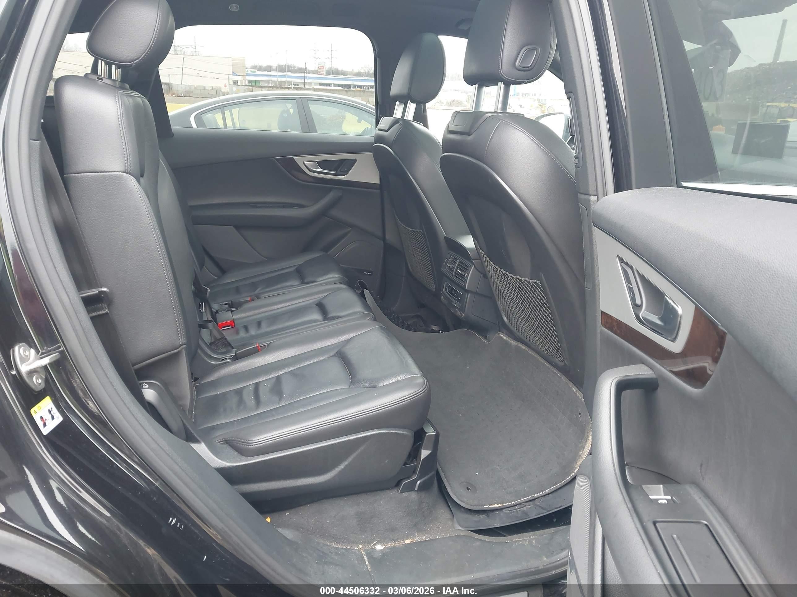 AUDI Q7 image 8
