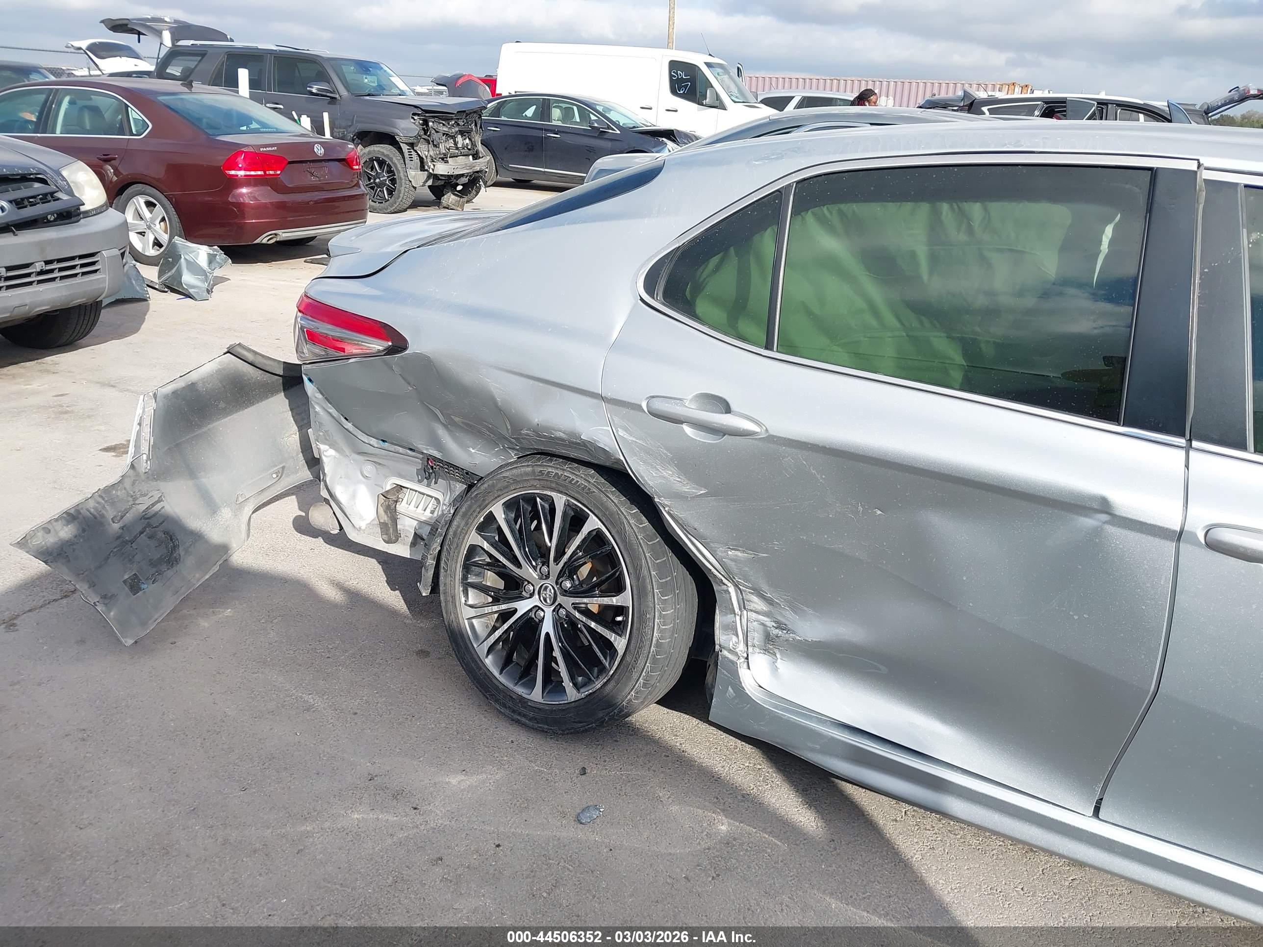TOYOTA CAMRY image 6