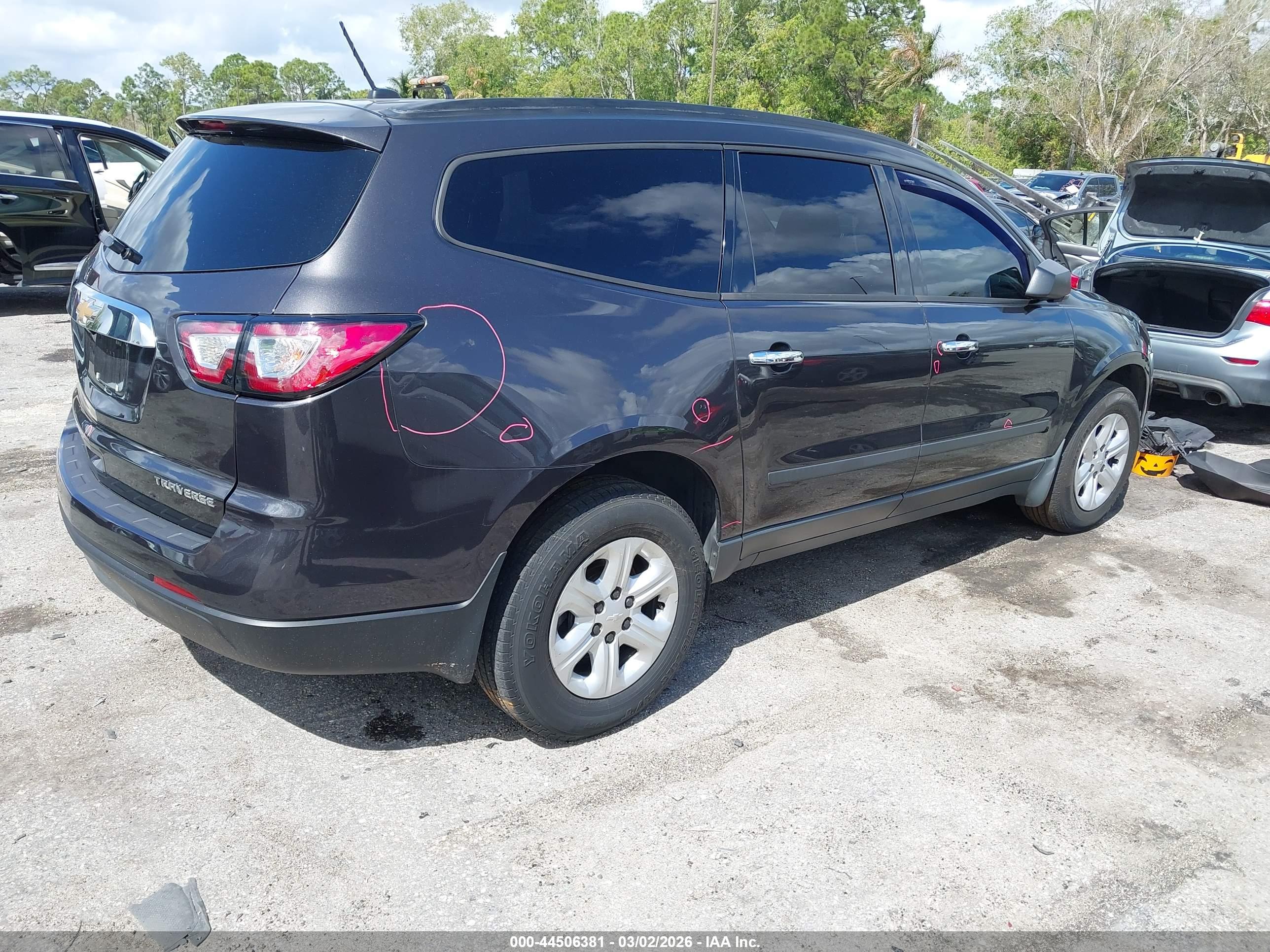 CHEVROLET TRAVERSE image 4