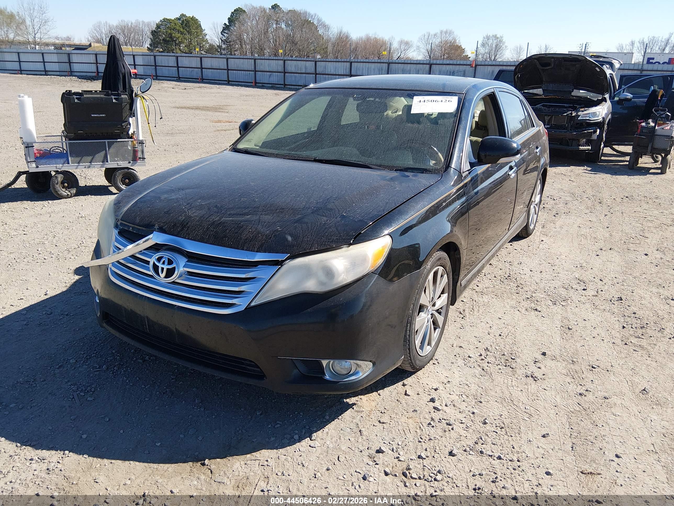TOYOTA AVALON image 2