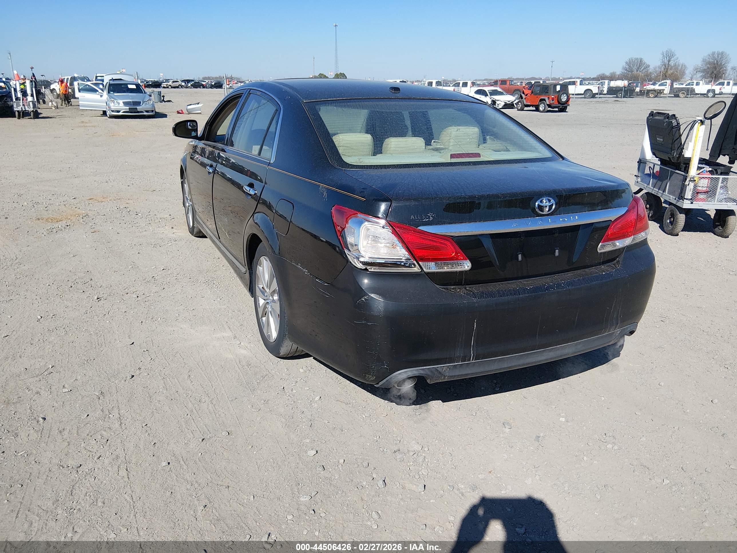 TOYOTA AVALON image 3