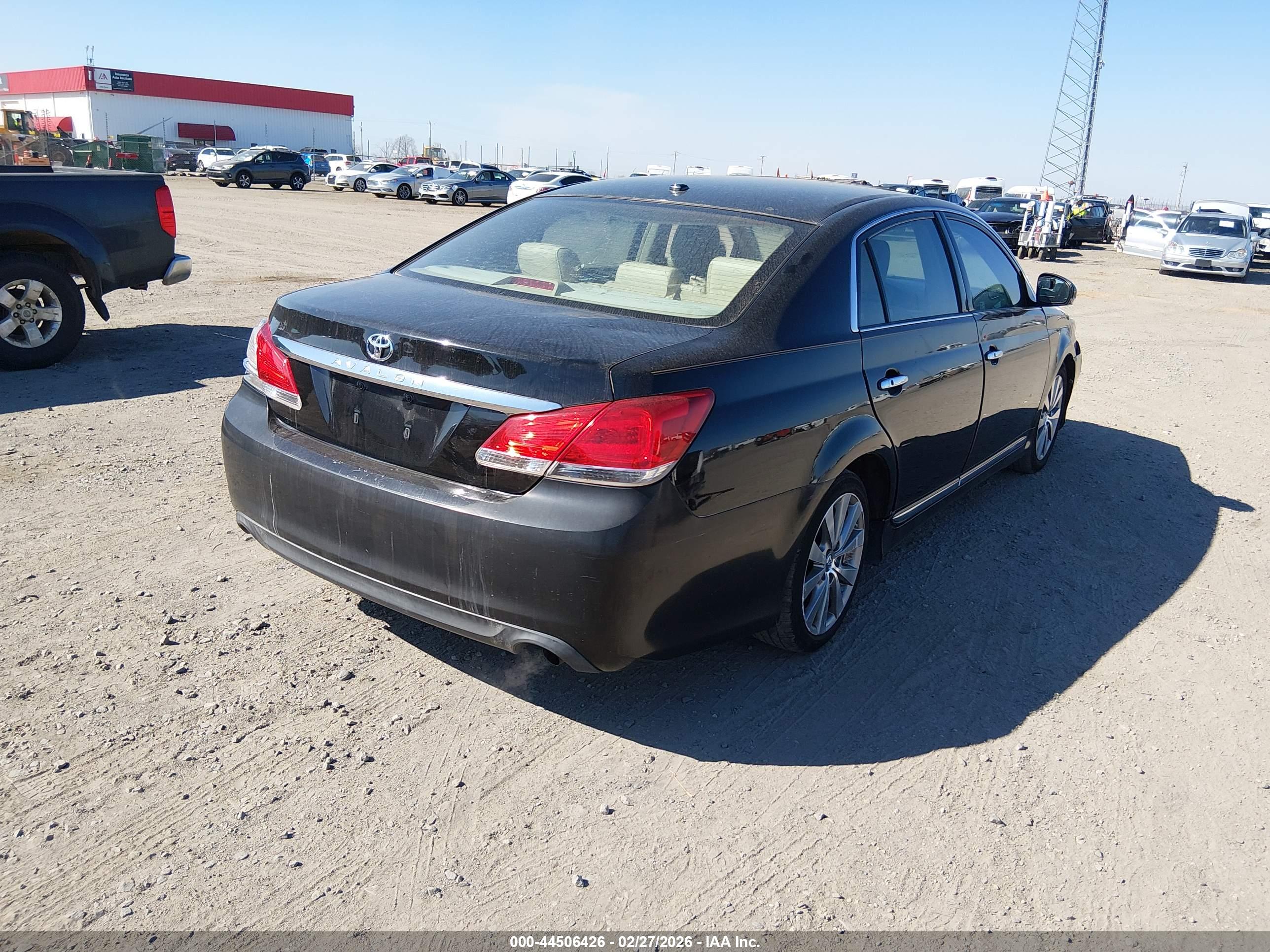 TOYOTA AVALON image 4