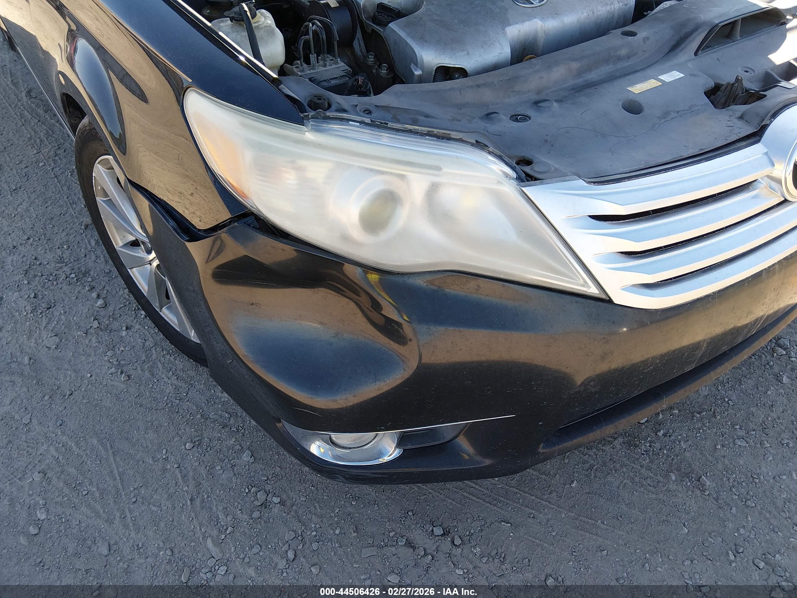 TOYOTA AVALON image 6