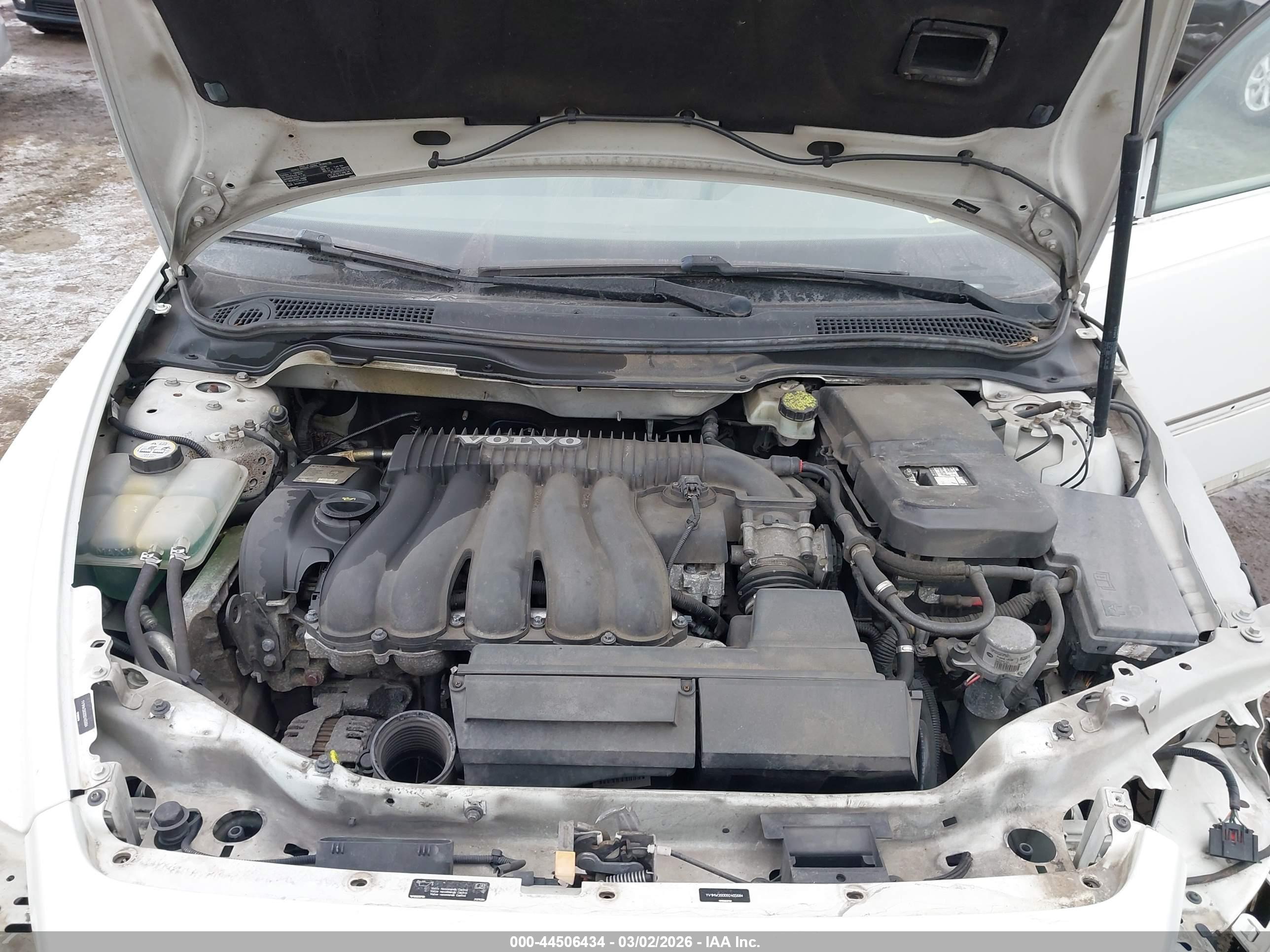 VOLVO V50 image 10