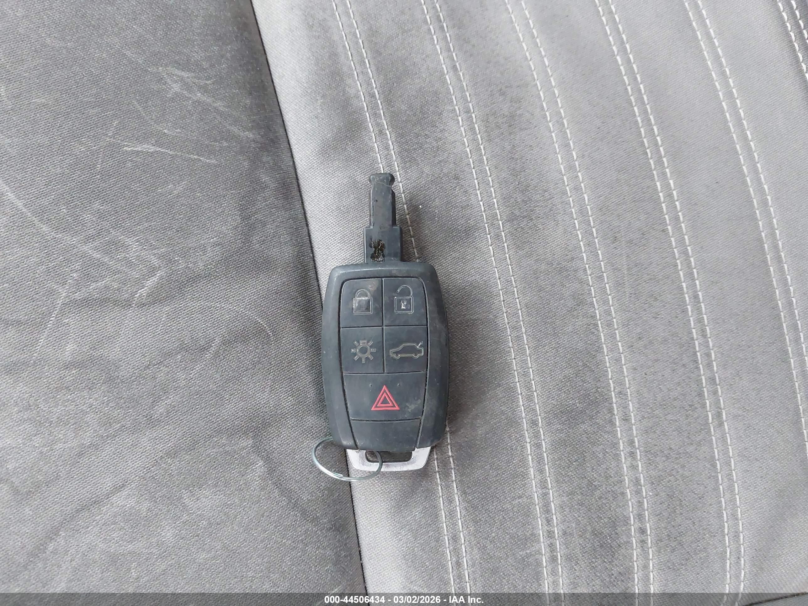 VOLVO V50 image 11