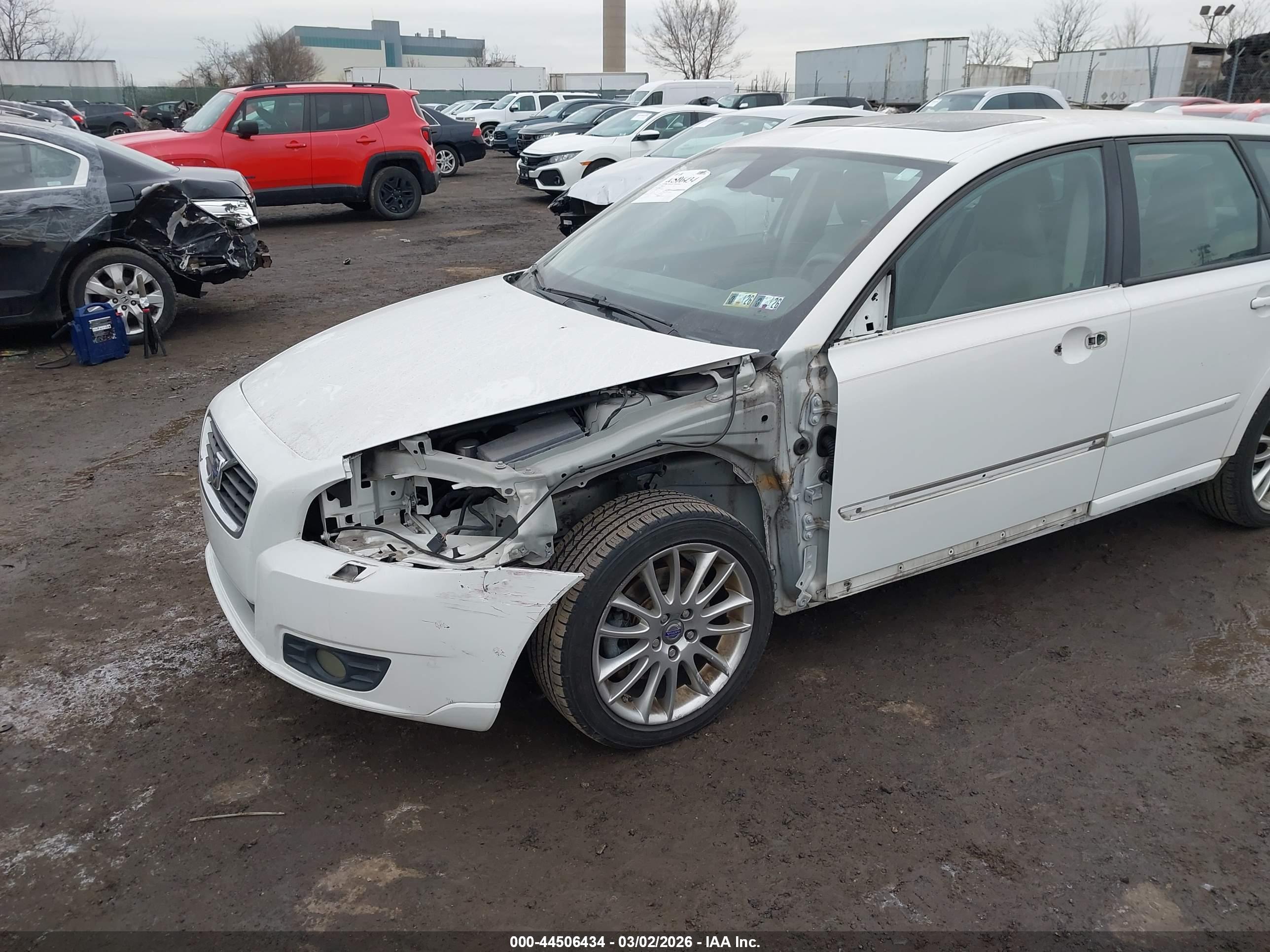 VOLVO V50 image 6