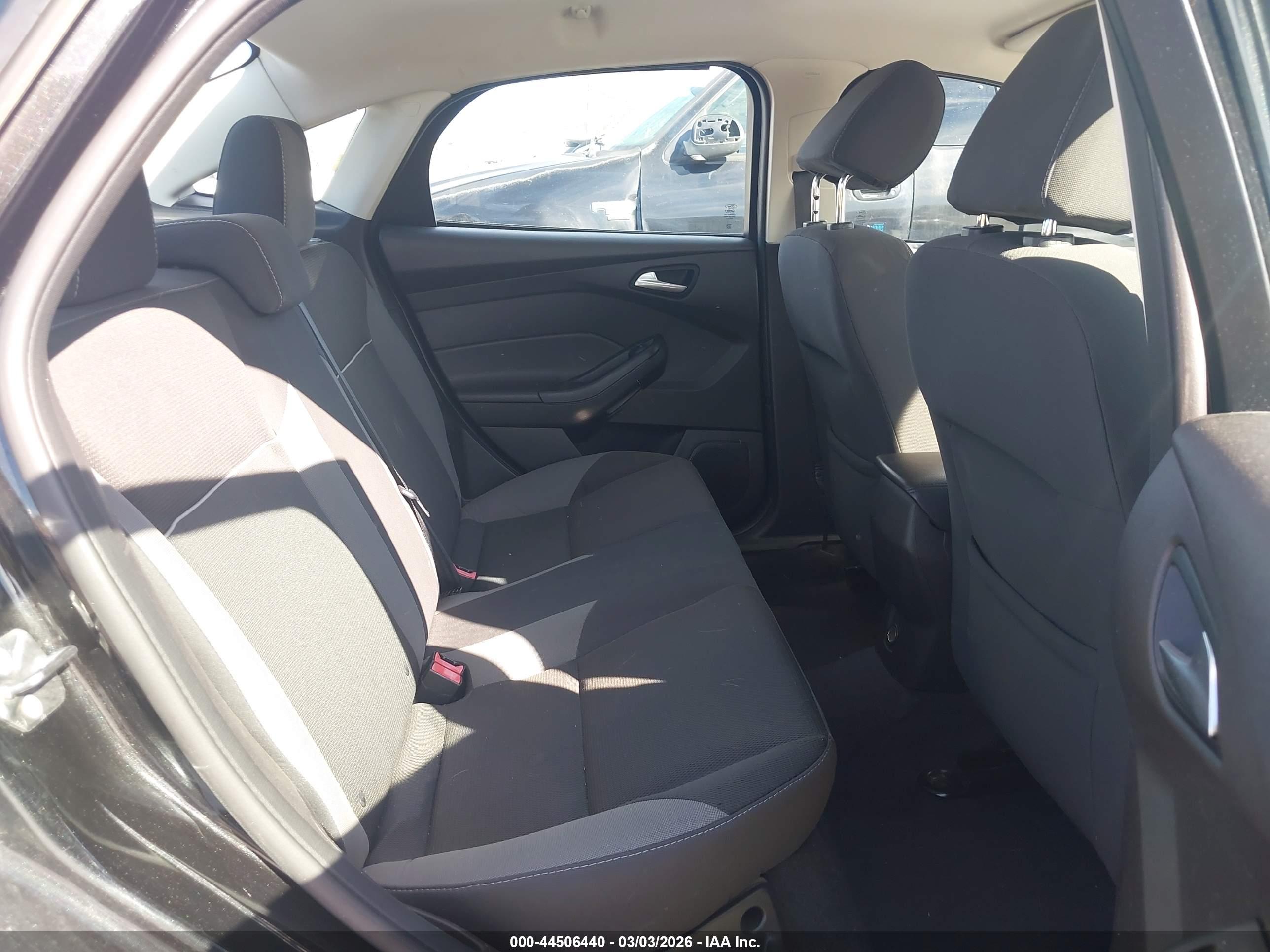 FORD FOCUS image 8