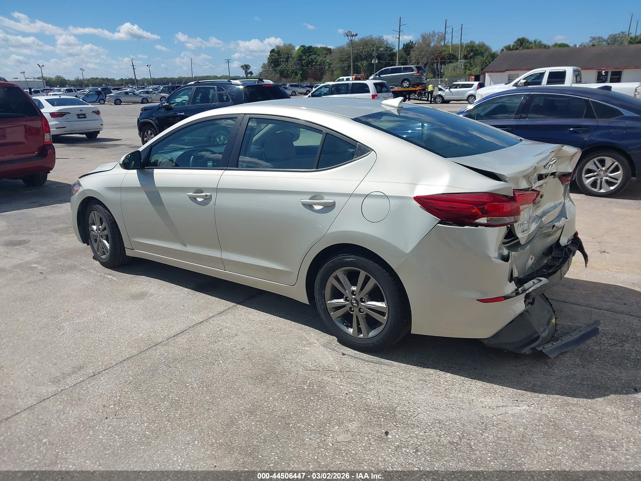 HYUNDAI ELANTRA image 3