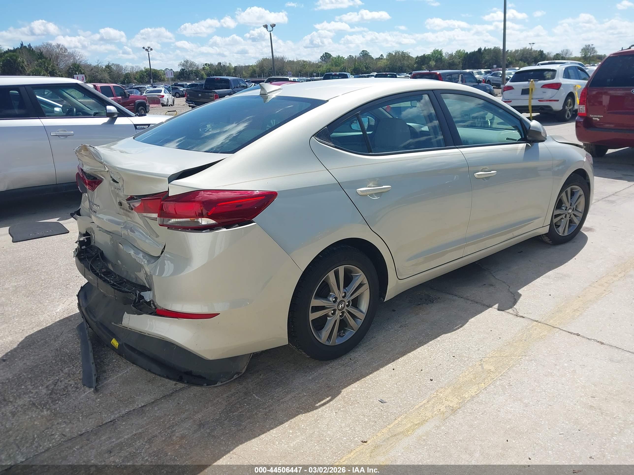 HYUNDAI ELANTRA image 4