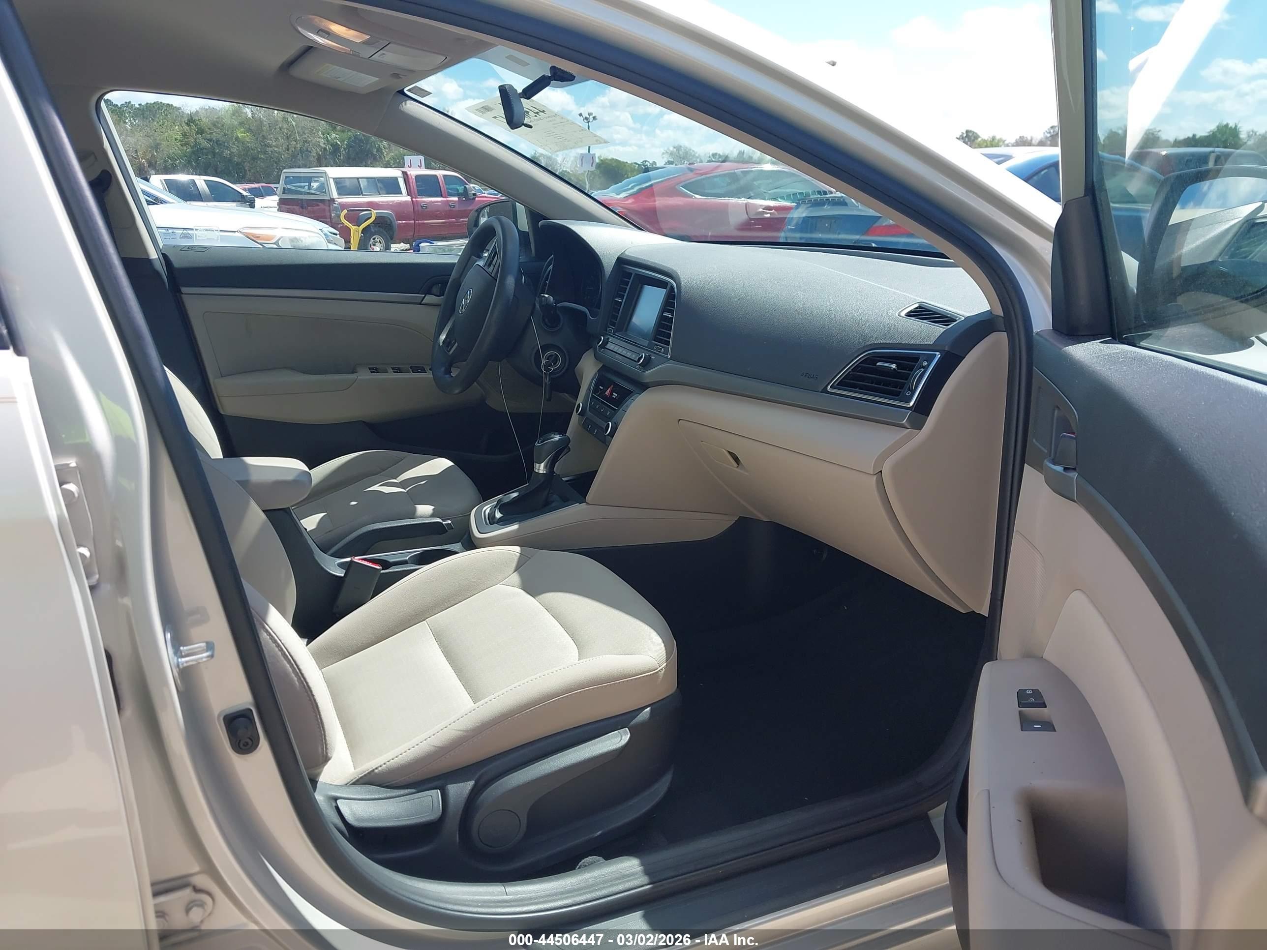 HYUNDAI ELANTRA image 5