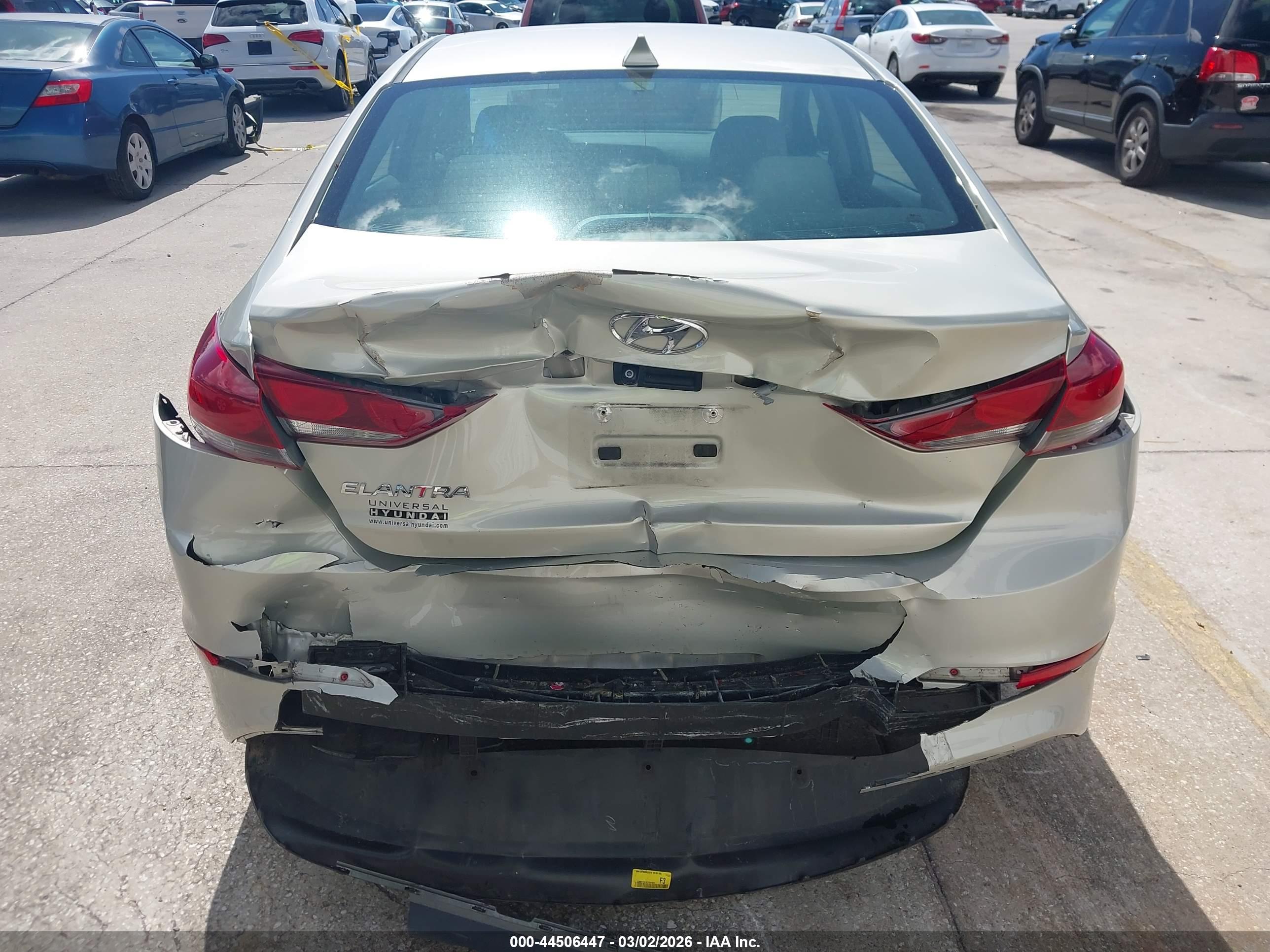 HYUNDAI ELANTRA image 6
