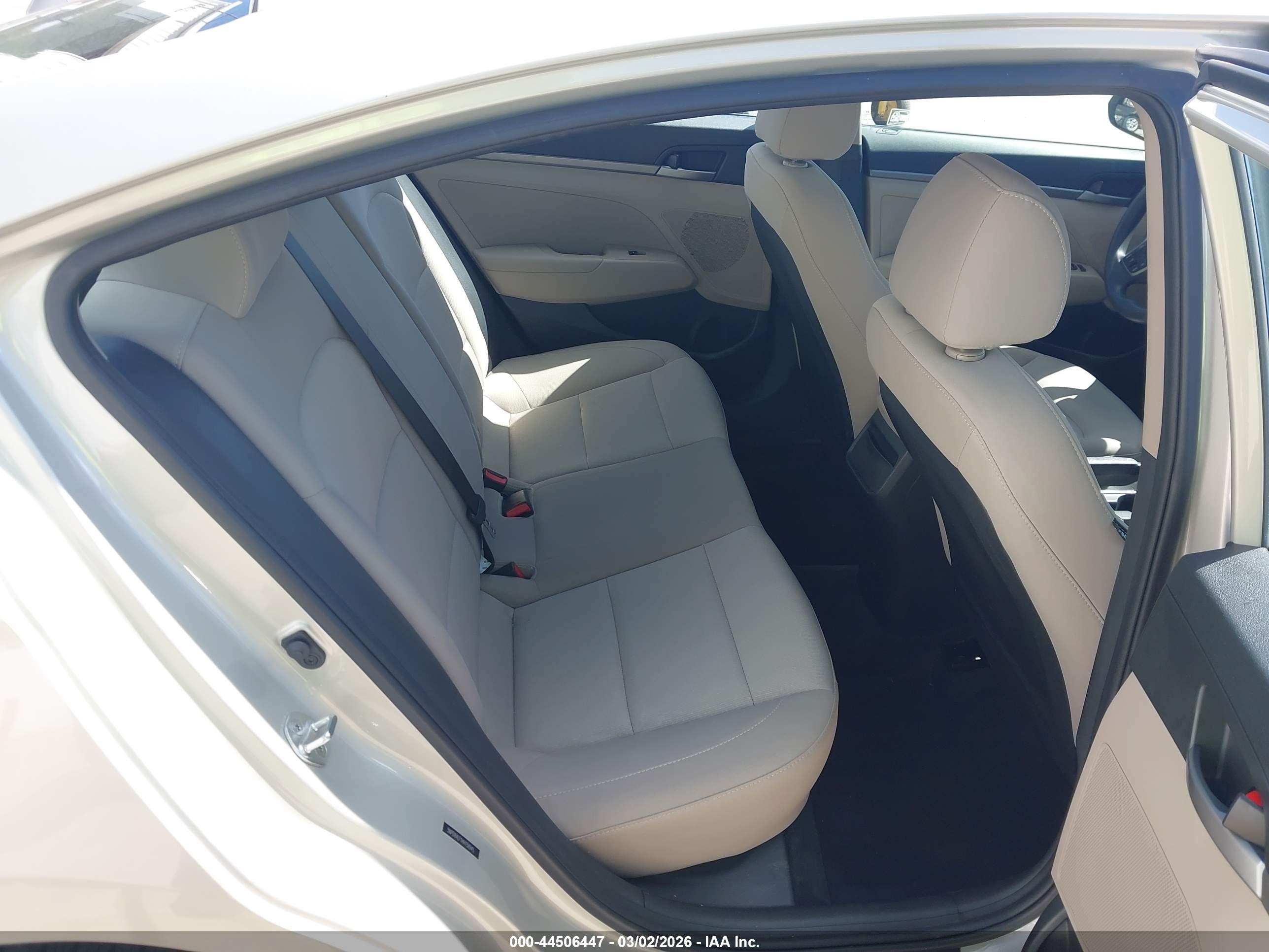 HYUNDAI ELANTRA image 8
