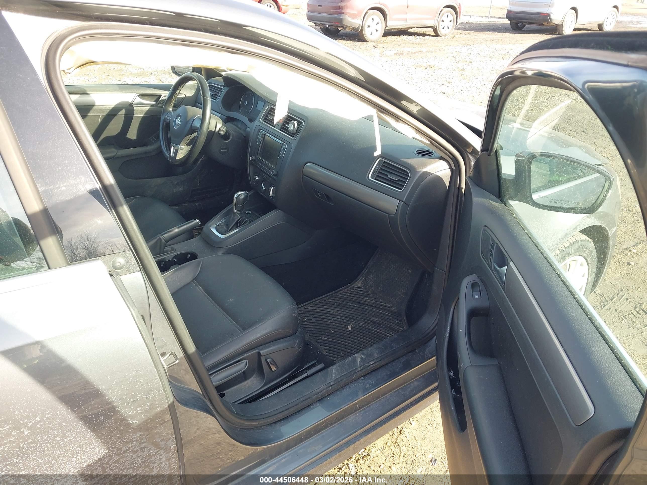 VOLKSWAGEN JETTA image 5